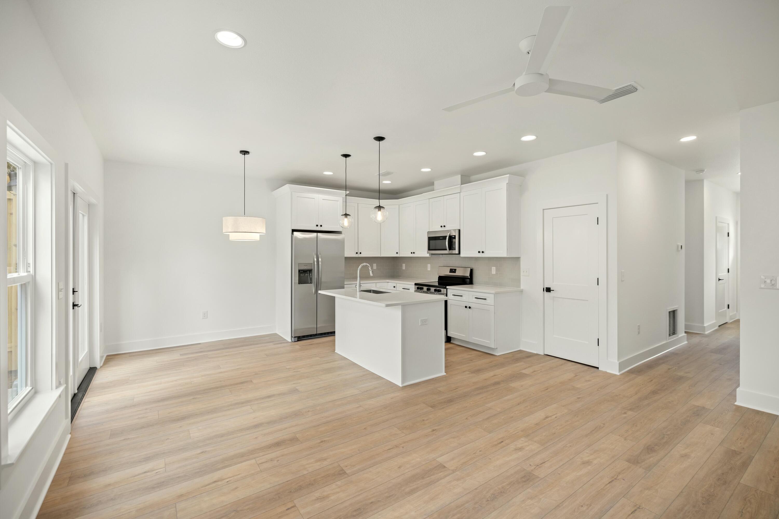 BAY BREEZE T/H - Residential