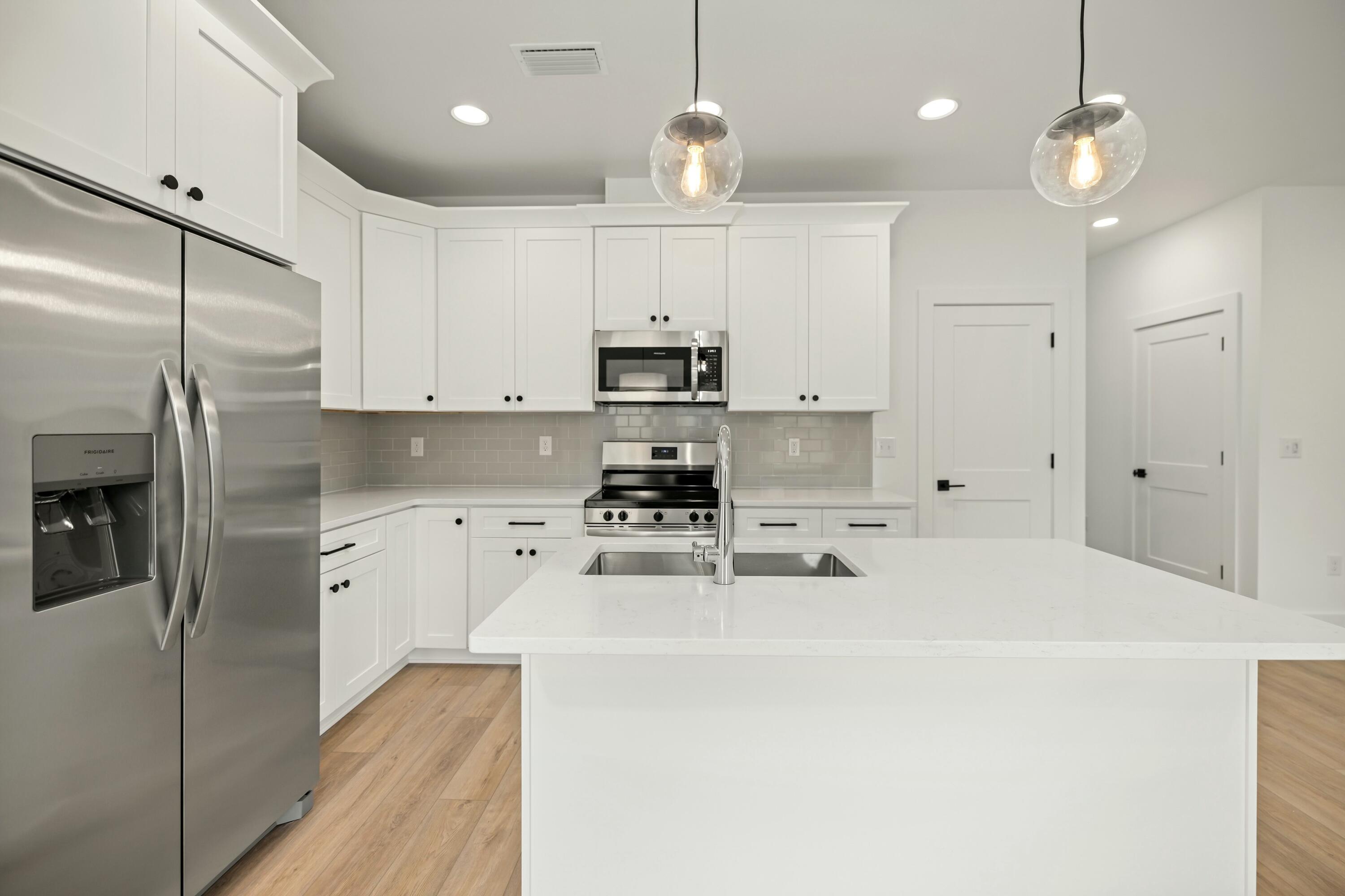 BAY BREEZE T/H - Residential