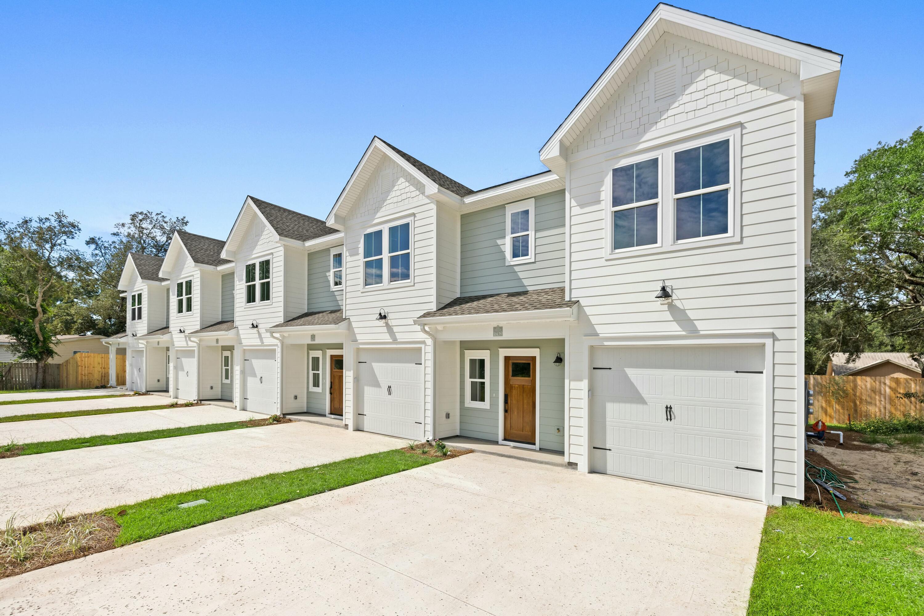 BAY BREEZE T/H - Residential