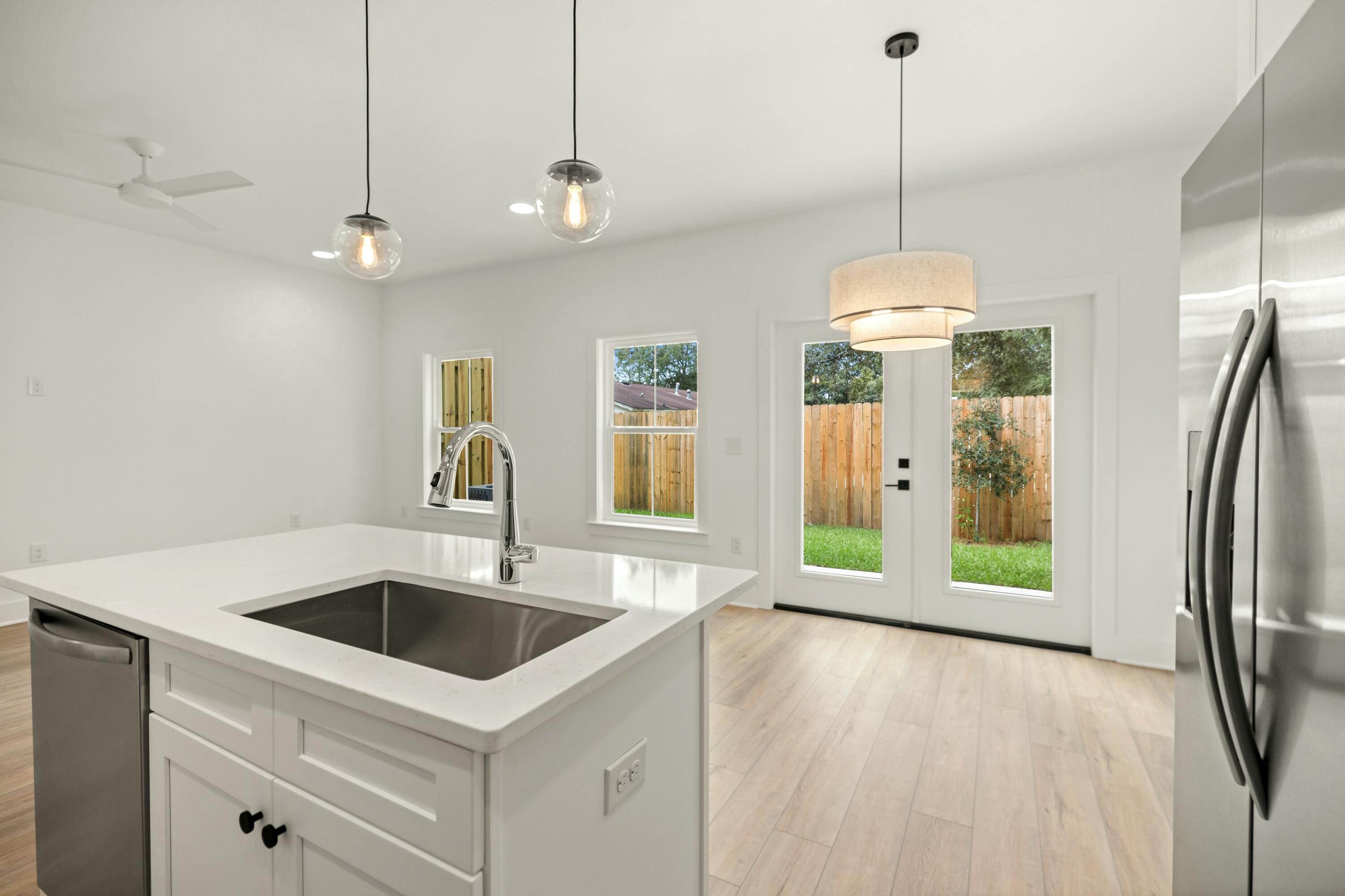 BAY BREEZE T/H - Residential