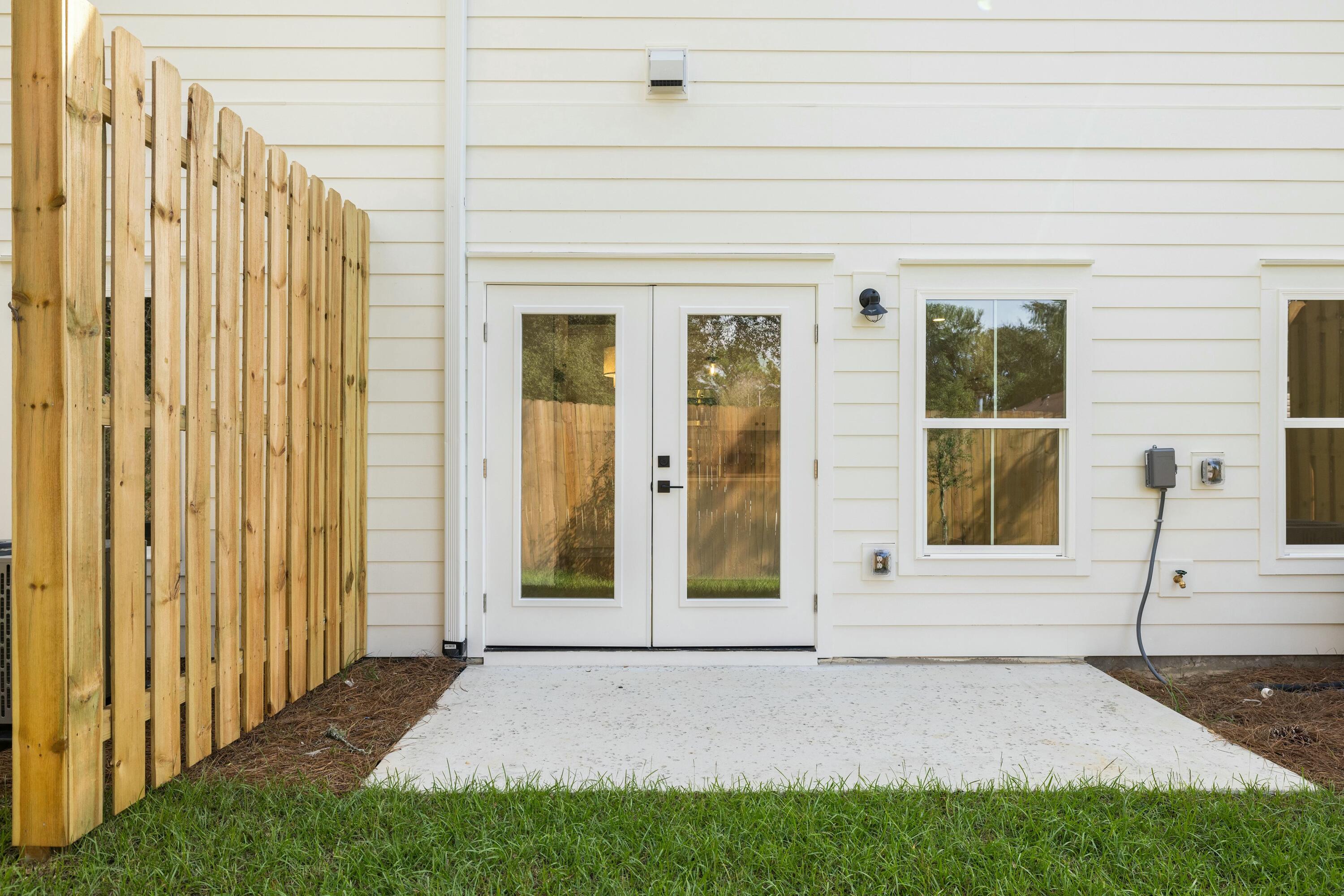 BAY BREEZE T/H - Residential