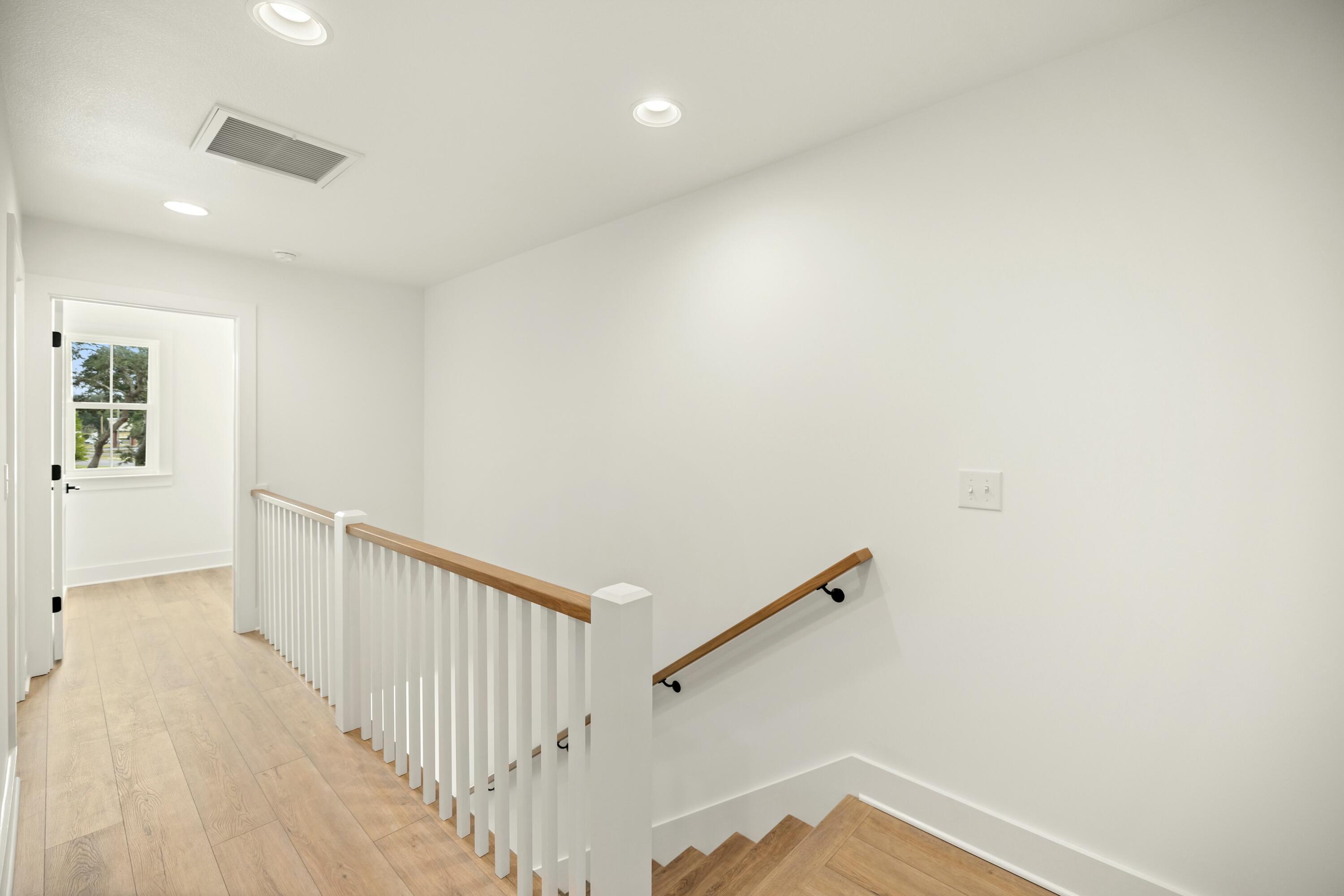 BAY BREEZE T/H - Residential