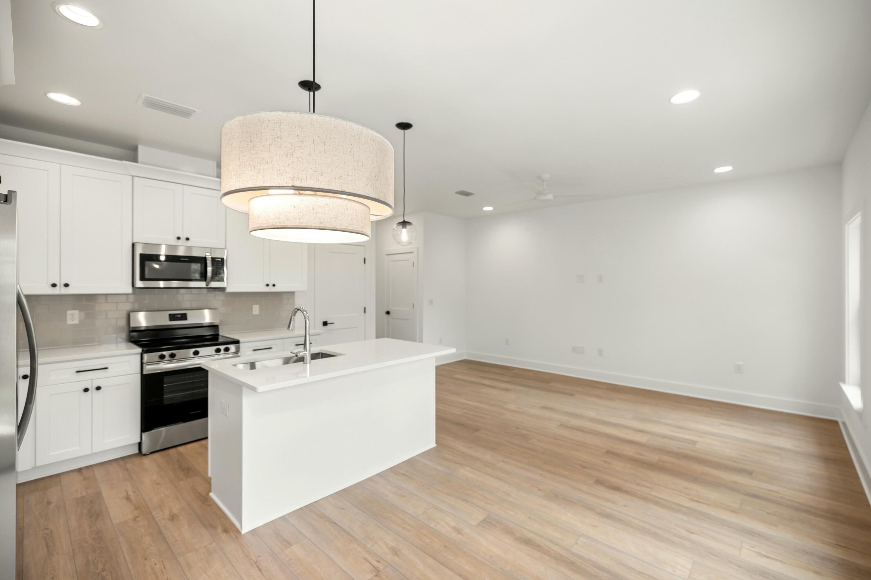 BAY BREEZE T/H - Residential