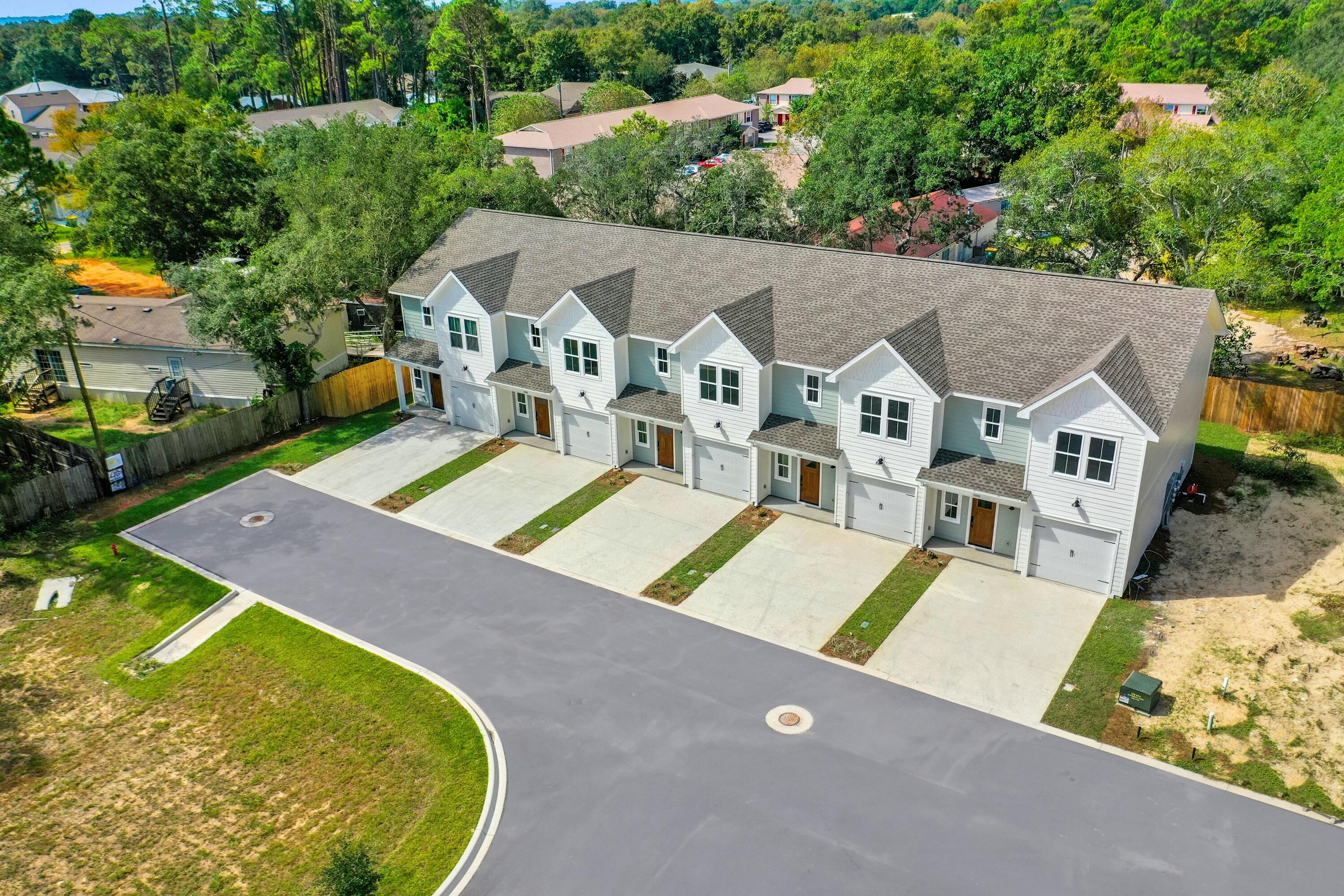 BAY BREEZE T/H - Residential