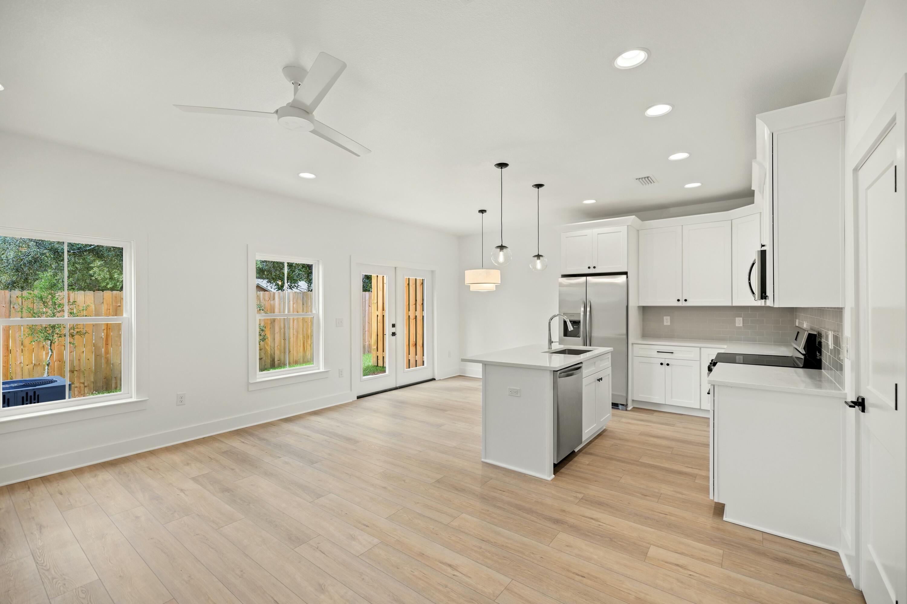 BAY BREEZE T/H - Residential