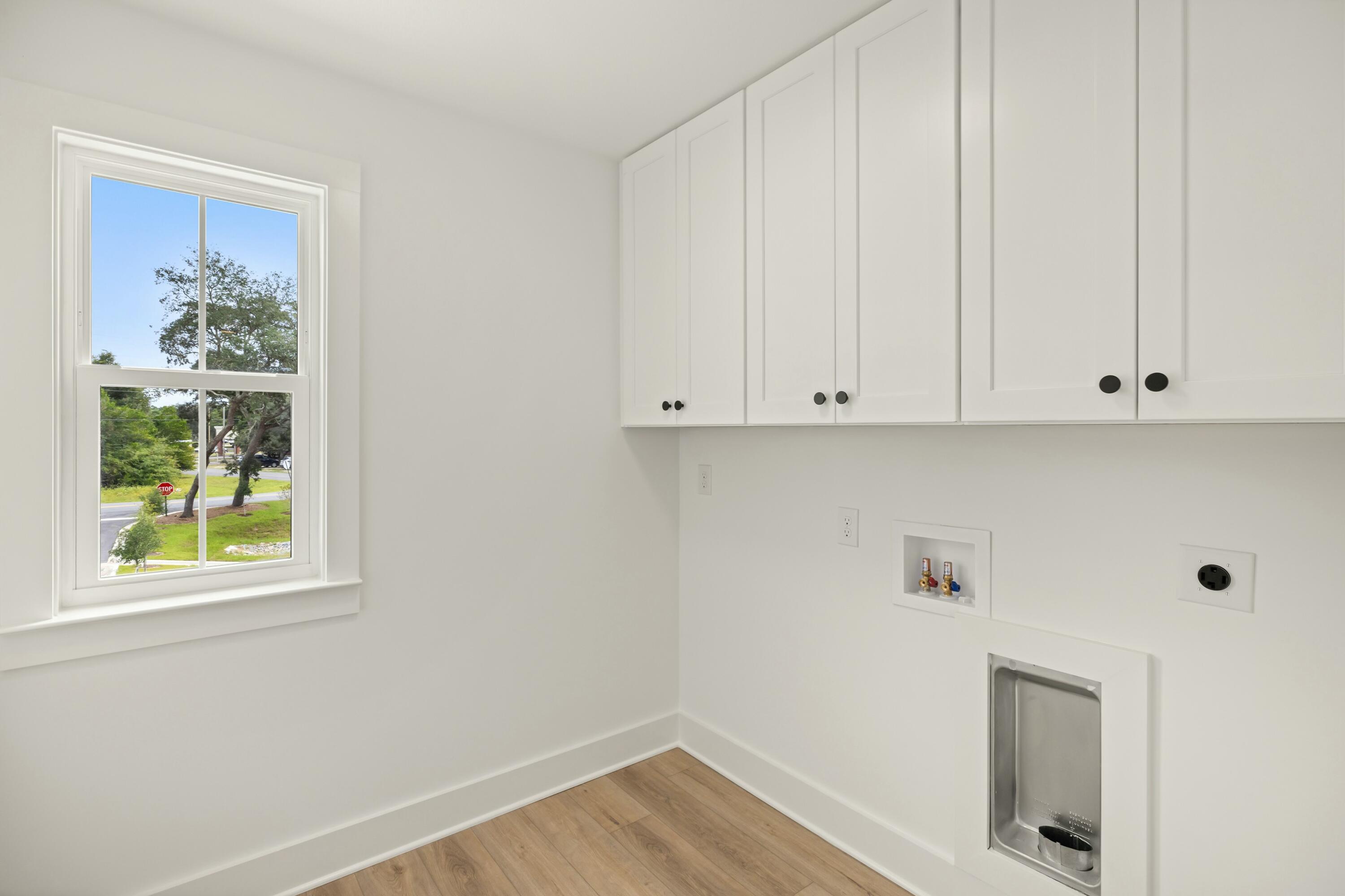 BAY BREEZE T/H - Residential