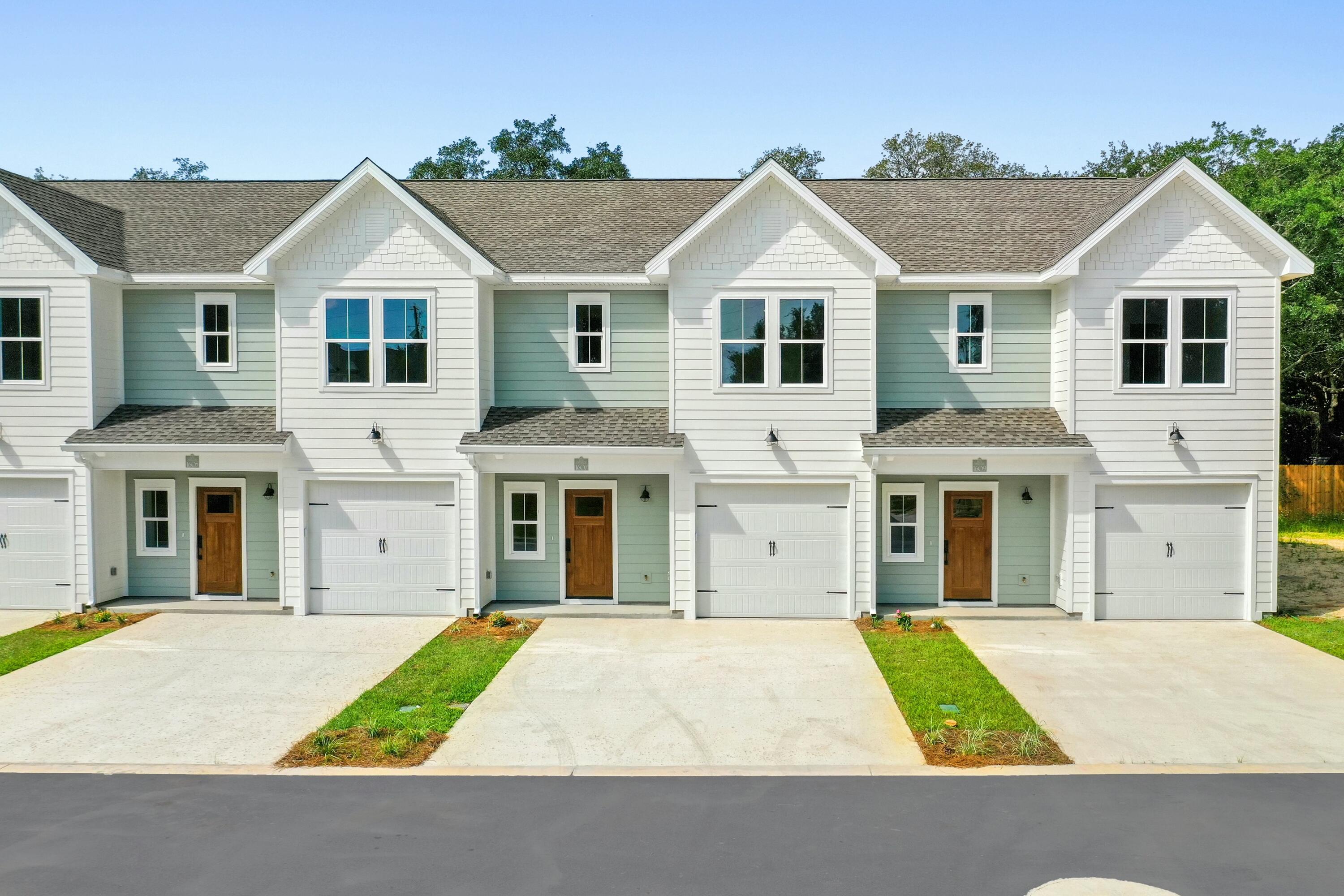 BAY BREEZE T/H - Residential