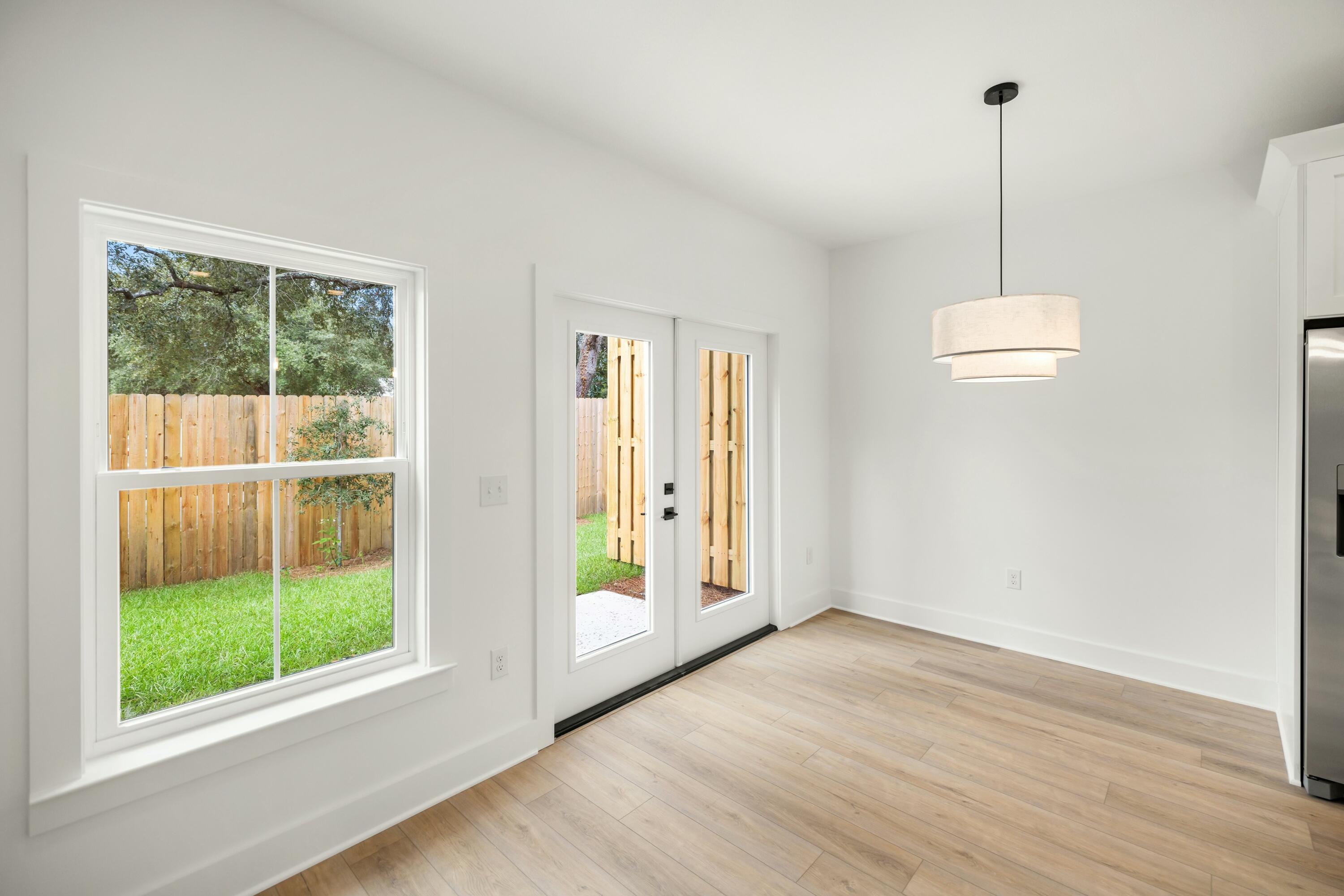 BAY BREEZE T/H - Residential