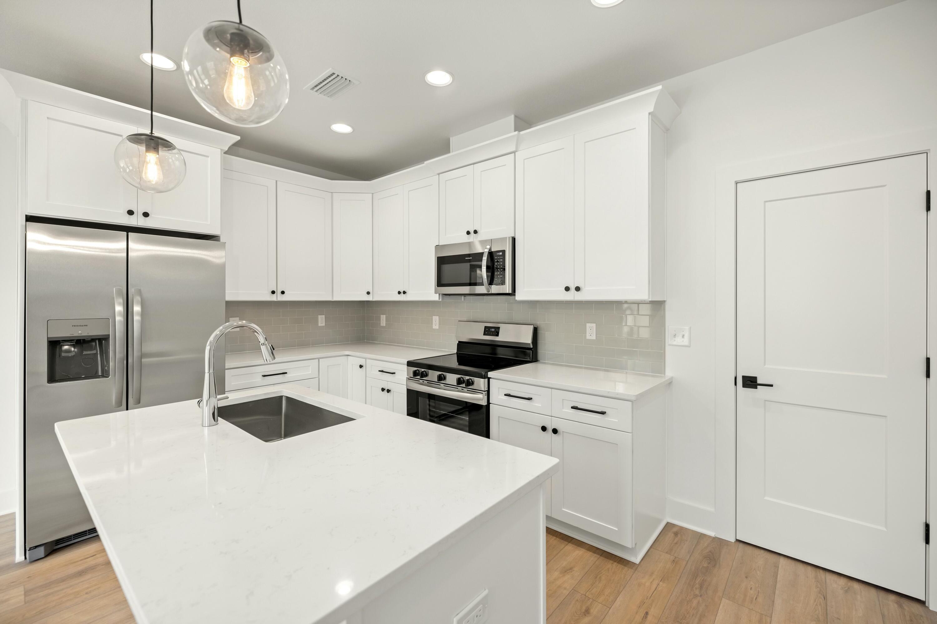 BAY BREEZE T/H - Residential