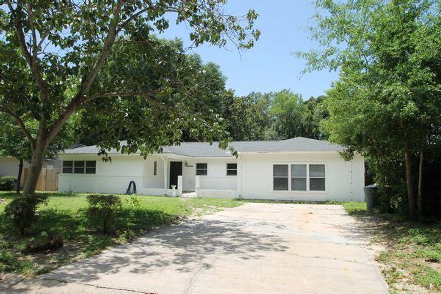 Great location on Waynel Circle in the heart of FWB. 2114 sq foot home with three bedrooms, two baths, a living room plus a very large family room with a fireplace.  Also a formal dining room plus a dinette area in the kitchen. The home was constructed in 1962 and is very solidly built.  It has the original hardwood parquet floors which are in EXCELLENT condition! The bathrooms have the original tile which is in great shape and very retro!! A new roof was installed in 2022. The seller poured a large concrete slab in the back yard and you could use it for many things including a basketball play area or for parking a boat or an RV. This home is loaded with character and charm.  They don't make them like this anymore!!