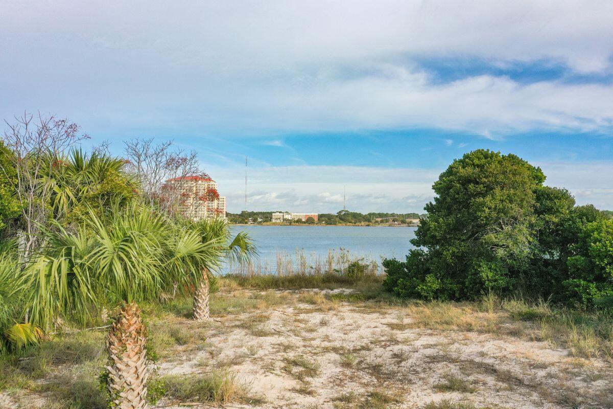 OKALOOSA ISLAND RESD - Land