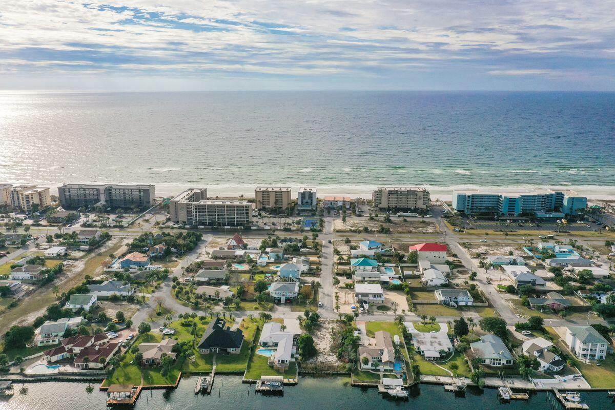 OKALOOSA ISLAND RESD - Land