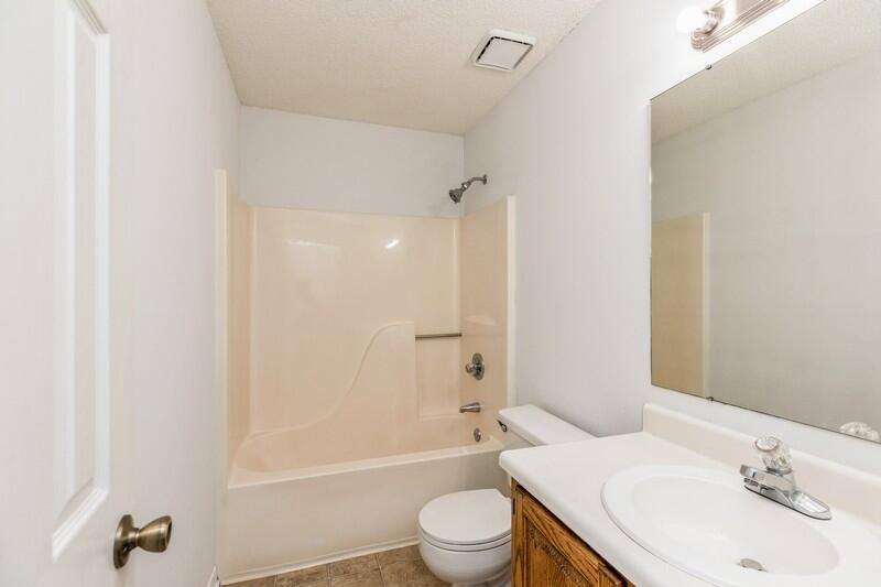 CARISTEN OAKS - Residential