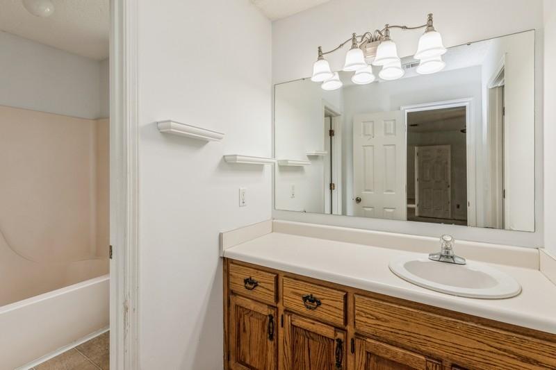 CARISTEN OAKS - Residential