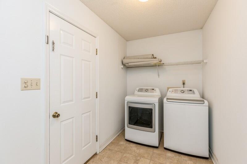 CARISTEN OAKS - Residential