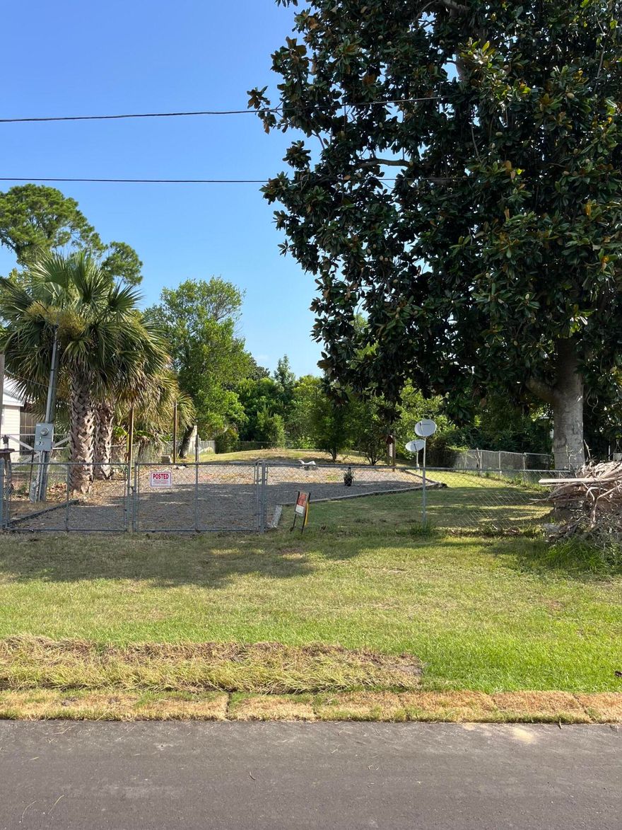 RV ready lot in the Highland View community of Port Saint Joe. Septic tank (recently serviced), power, water, chain link fence around entireproperty, gravel pad for RV. A couple of blocks from bay and Intracoastal boat ramp. Lot size 47.5 x 135.