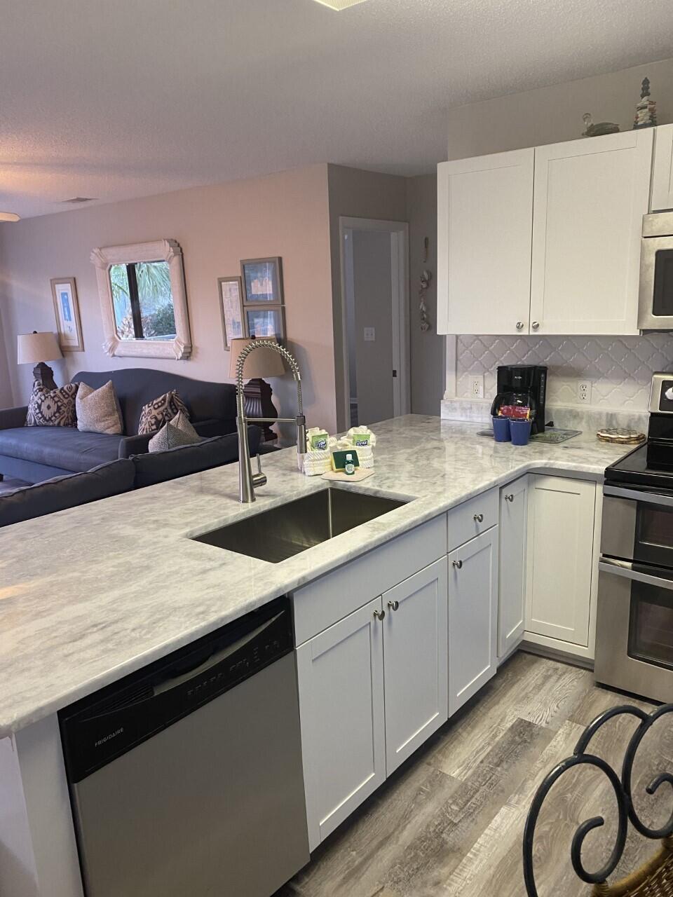 CRYSTAL VILLAGE CONDO PH 1 - Residential