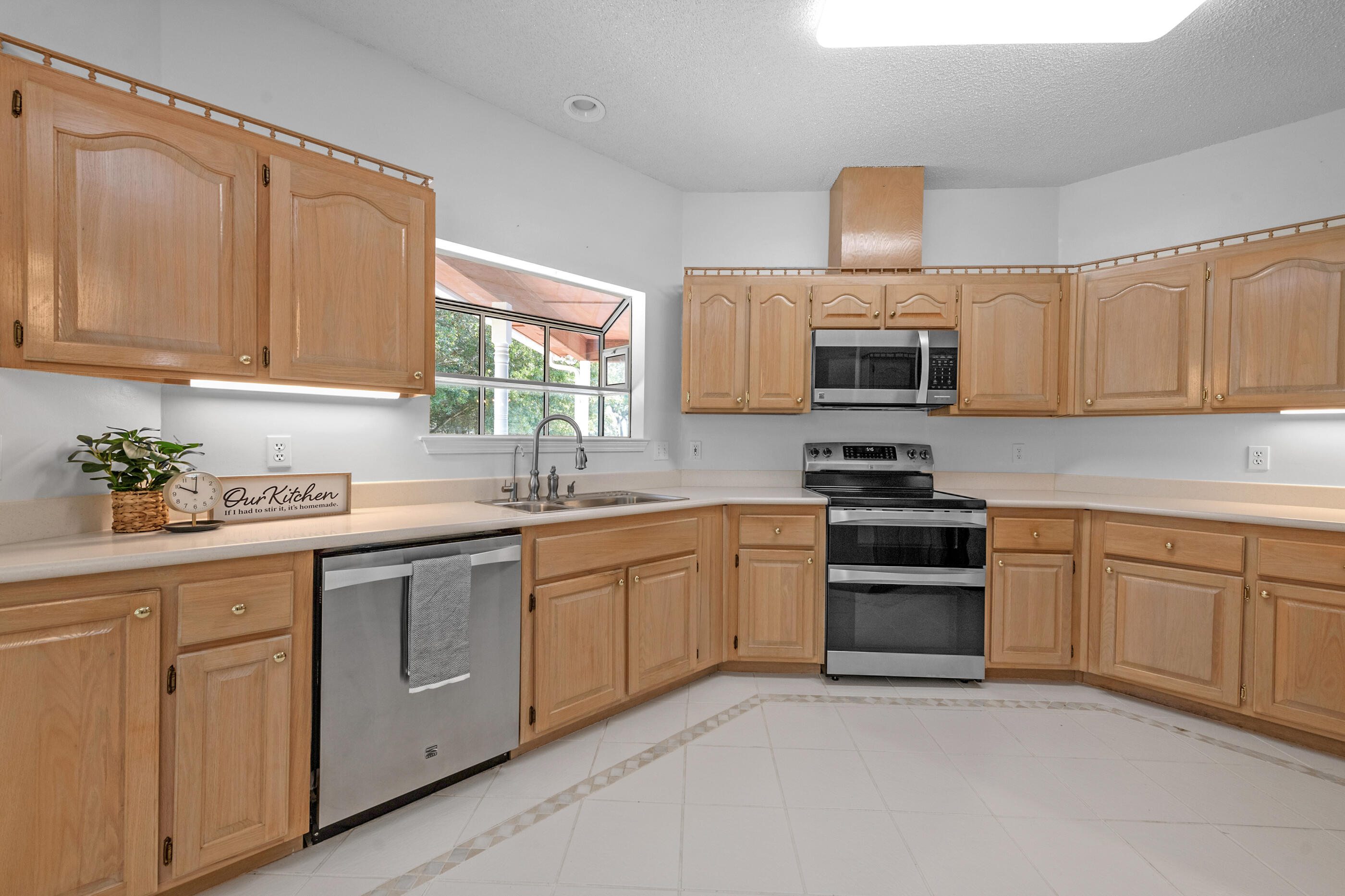 ROBLEDAL ESTATES - Residential