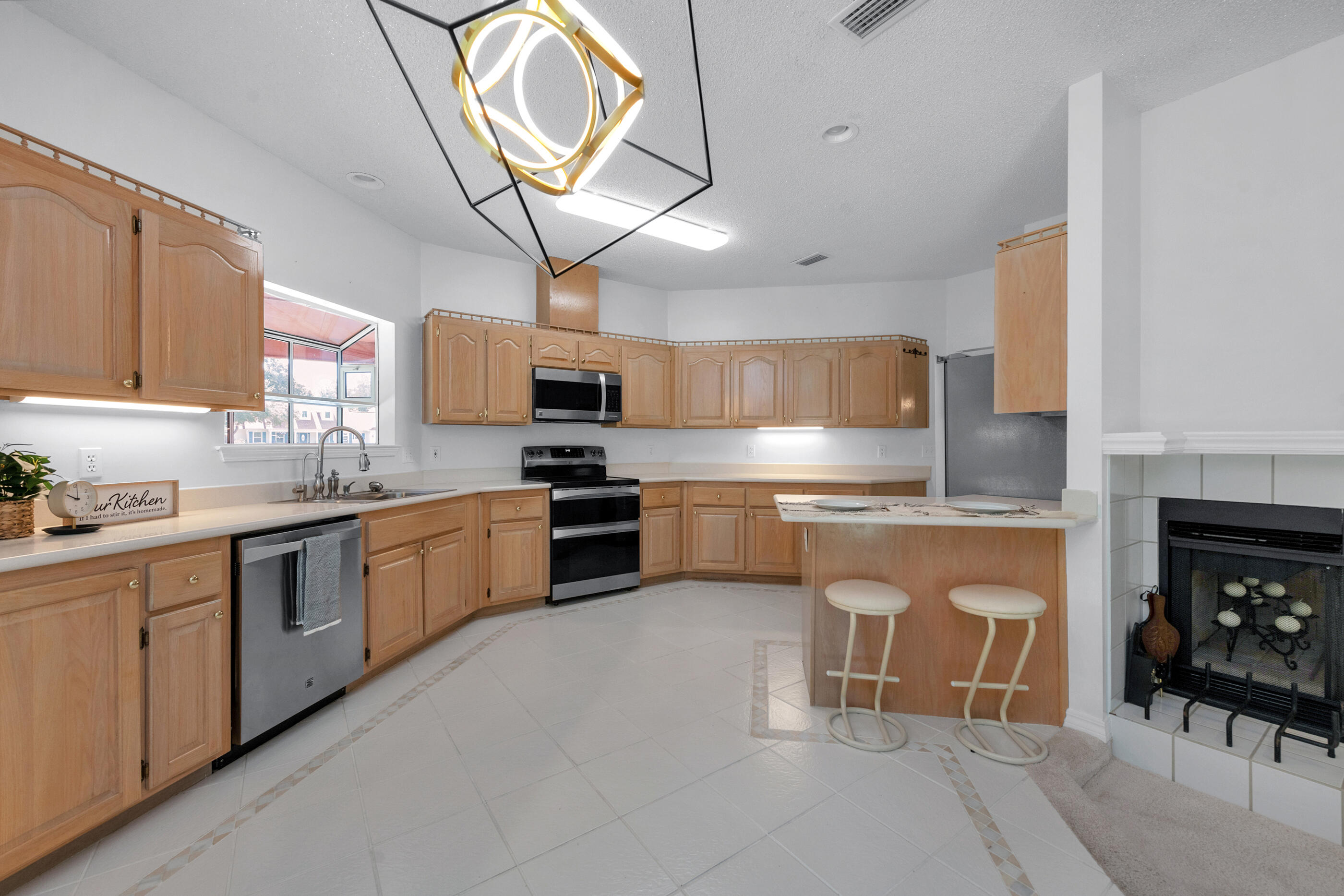 ROBLEDAL ESTATES - Residential