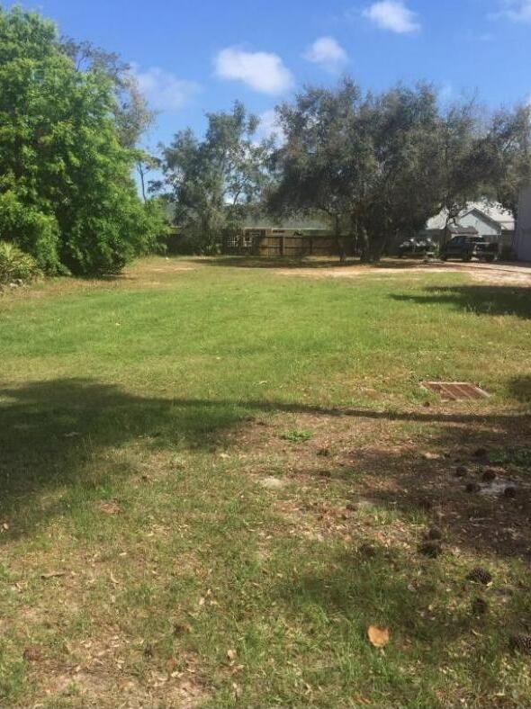 Beautiful dry residential Lot in Gulf Breeze, ready to build your Dream Home. Enjoy the view of the Sound from your balcony,The Blue Angles Air Show! This property is located within a Grade A school district. No HOA fees. Walking distance to the Oriole Beach boat ramp (no fees to use). 5 minutes to Tiger Point Gulf Course, 15 minutes to Pensacola Beach. with deep water access to Gulf free public Boat Ramp.