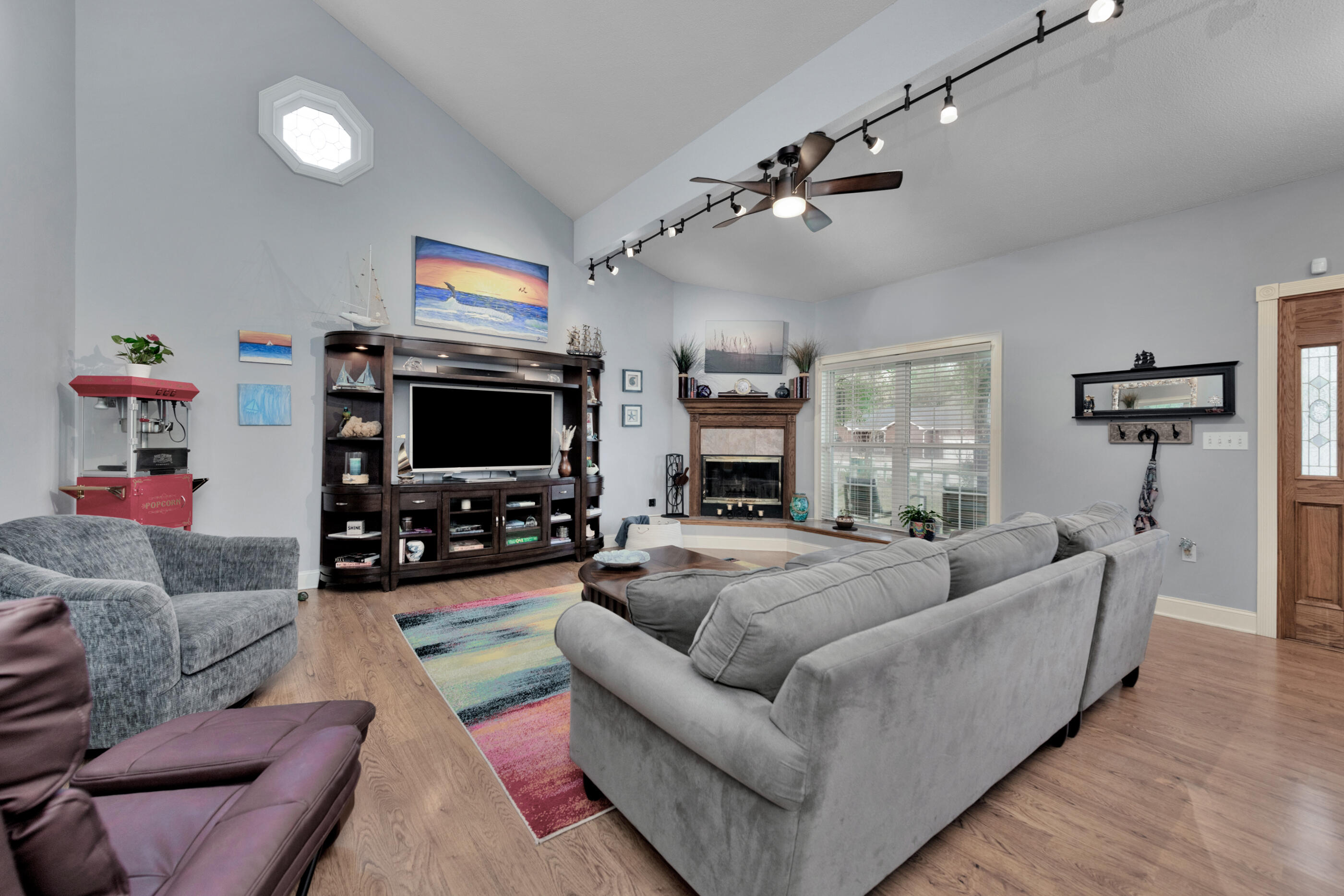 ROLLING HILLS ESTATES - Residential