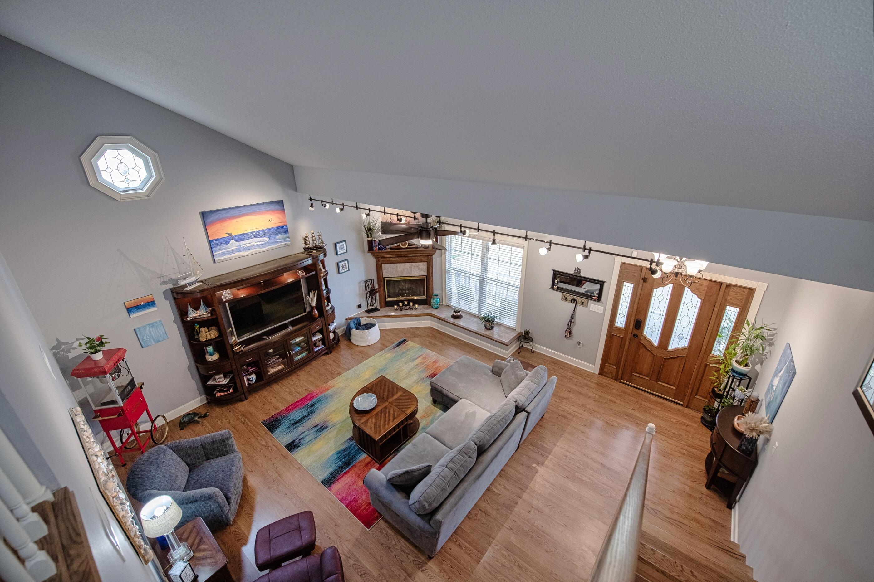 ROLLING HILLS ESTATES - Residential