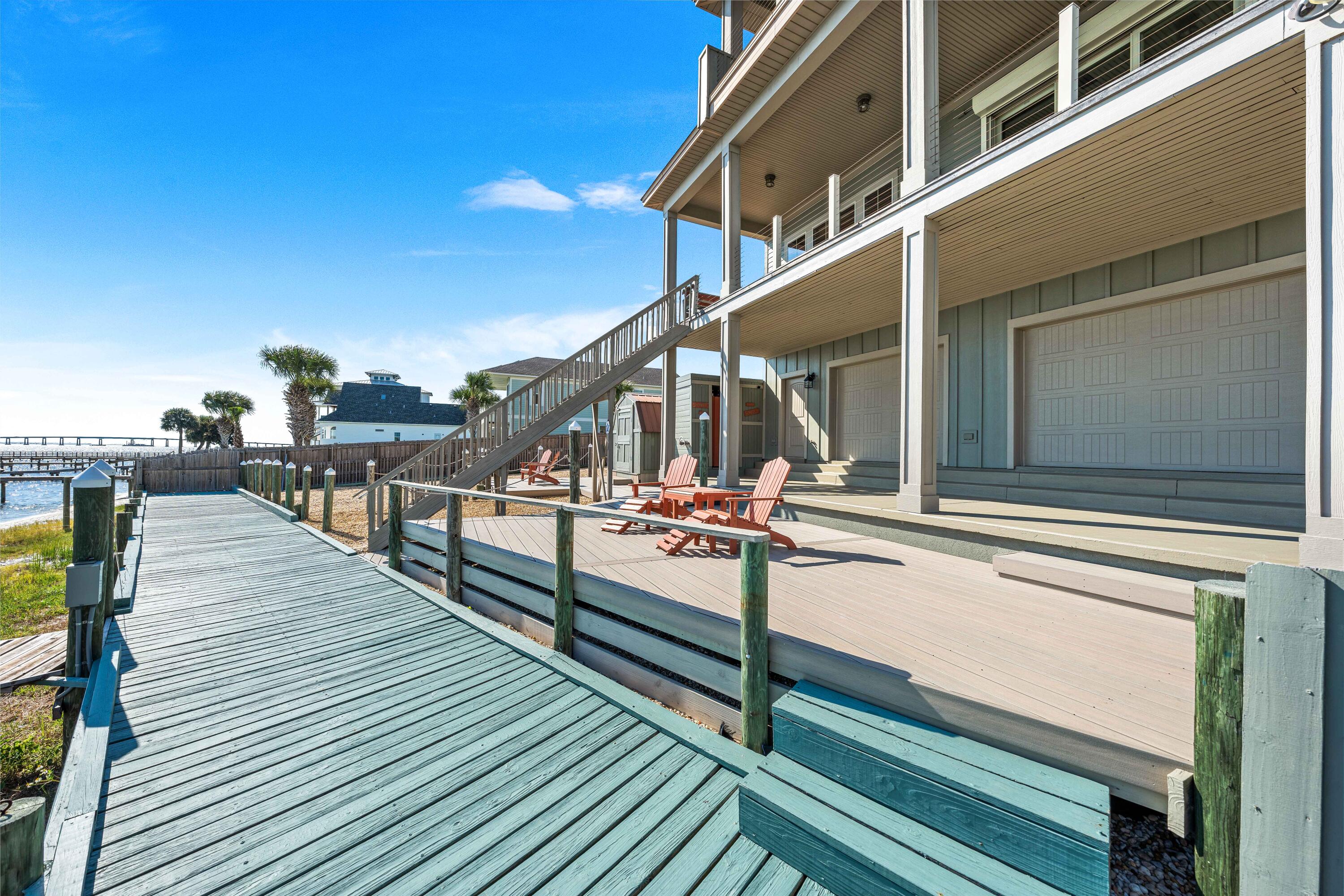 SOUNDSIDE MOORINGS - Residential