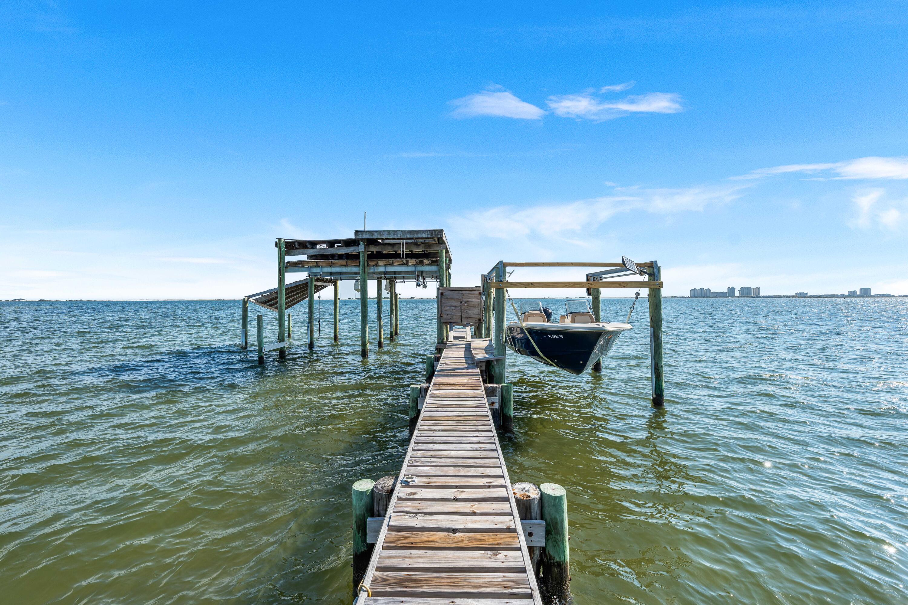 SOUNDSIDE MOORINGS - Residential