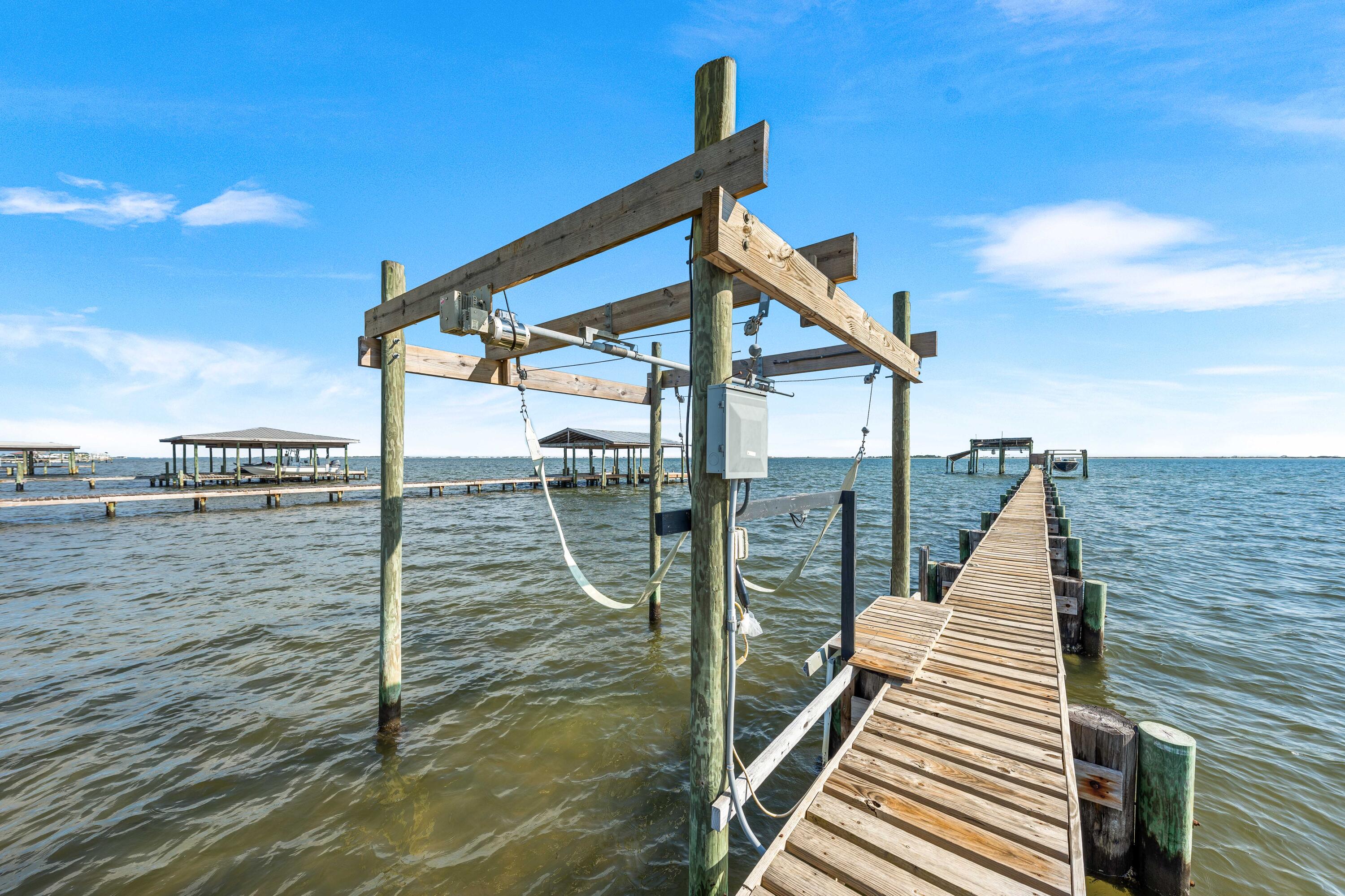 SOUNDSIDE MOORINGS - Residential