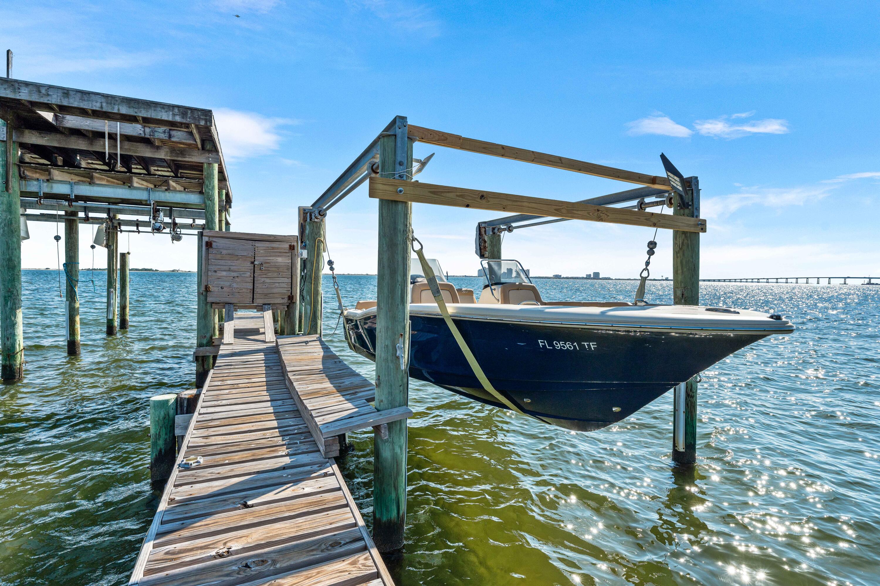 SOUNDSIDE MOORINGS - Residential