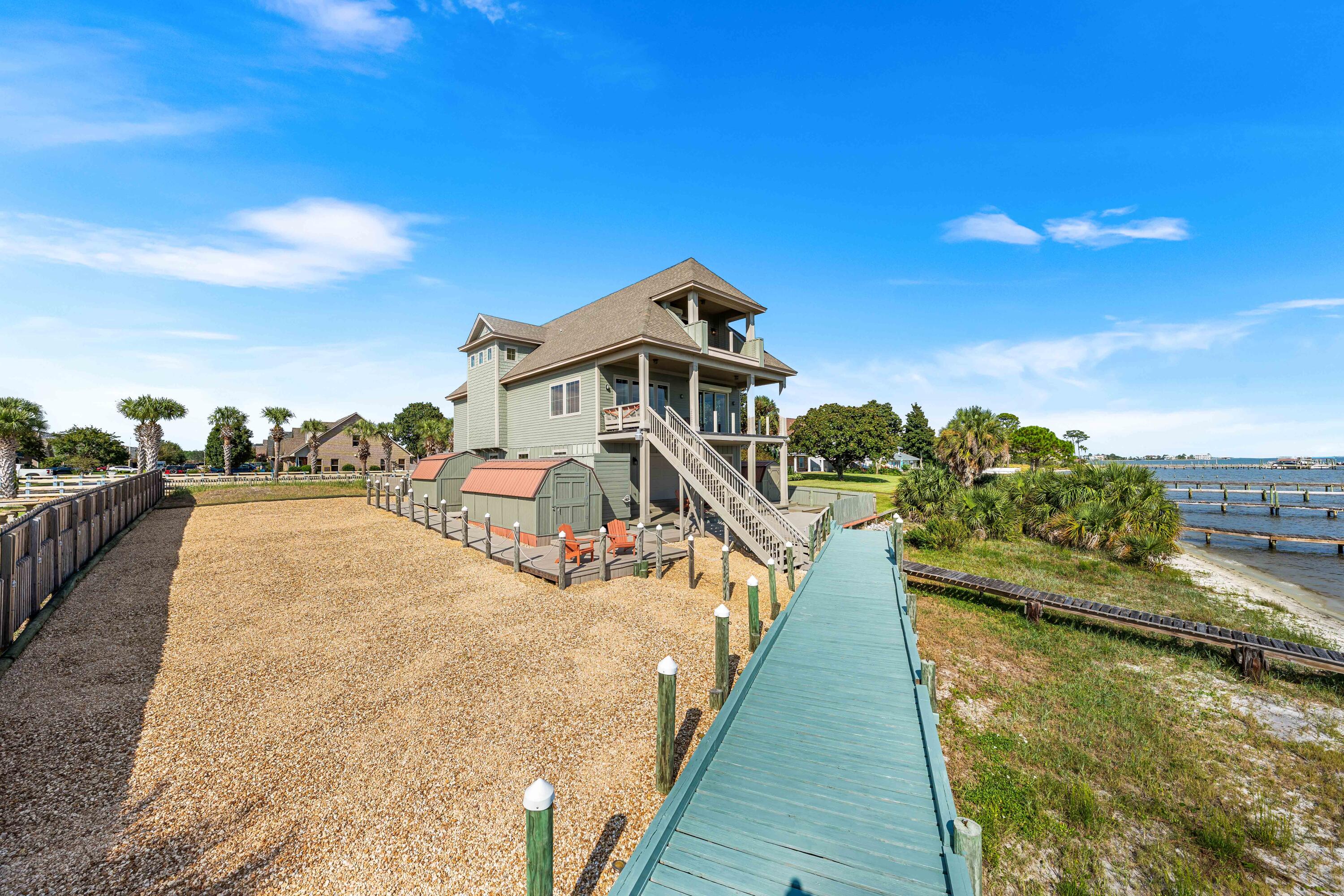SOUNDSIDE MOORINGS - Residential