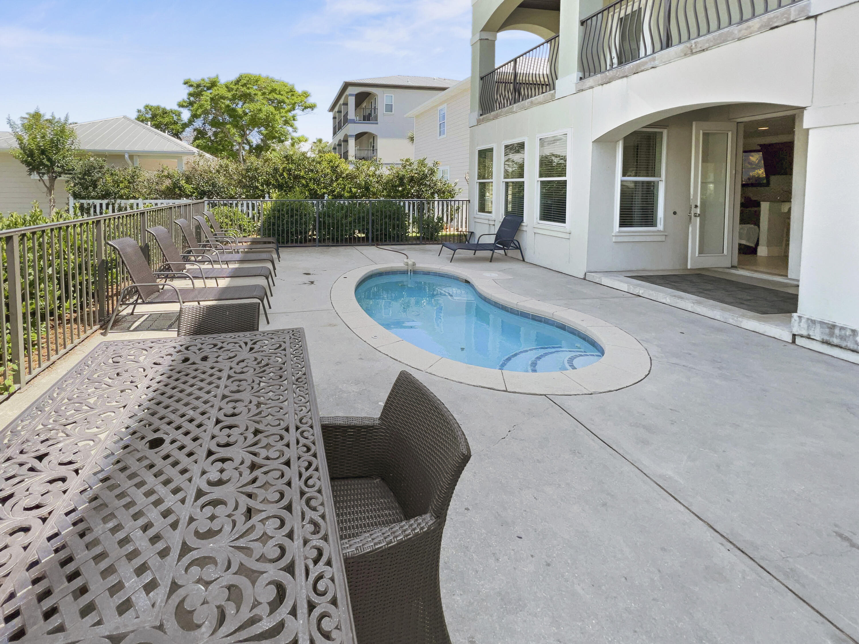 CRYSTAL BEACH - Residential