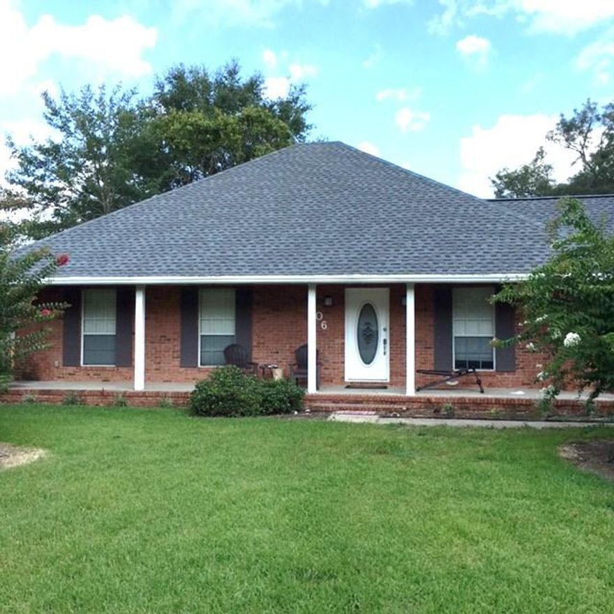 Great Bluewater Bay location, this spacious 3- bedroom 2- bath home with fenced back yard and 2- car garage.Home has wood flooring through living room and formal dining room. Tiled Florida room off kitchen would make great playroom or office. Large indoor laundry with lots of storage. Upgraded stainless appliances, granite counter tops,updated master bath, huge walk in closet. Large fenced back yard, sprinkler system and pump. Great home in the heart of Bluewater Bay. Owner will consider pets with a non refundable pet fee and a refundable pet deposit. NO SMOKING! Any person 18 years or older must complete separate applications.