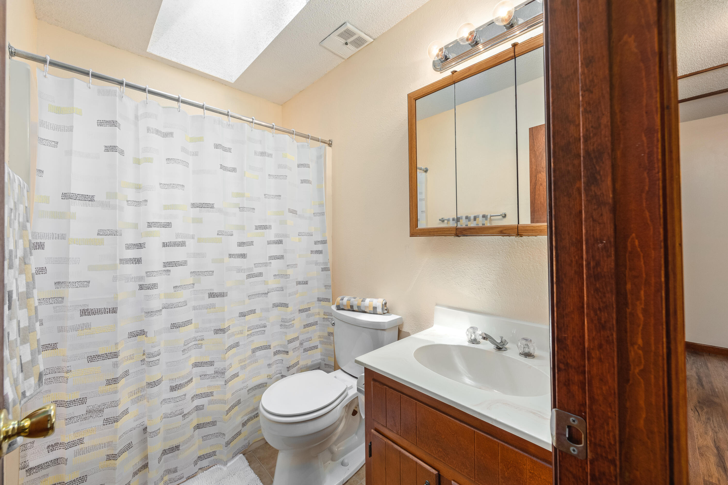 PINE MEADOWS #3 PHASE II LOT 19 BLK A - Residential