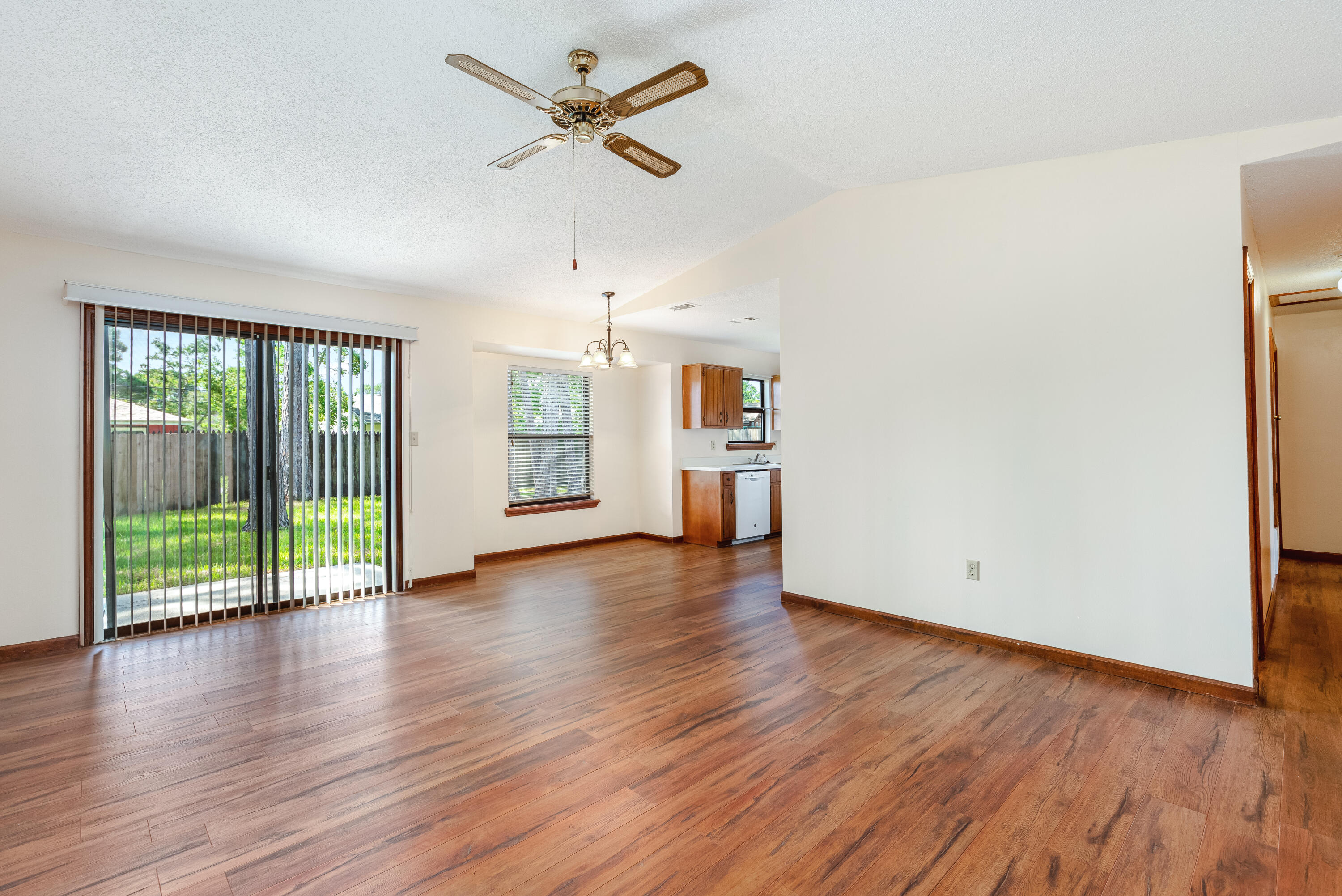 PINE MEADOWS #3 PHASE II LOT 19 BLK A - Residential