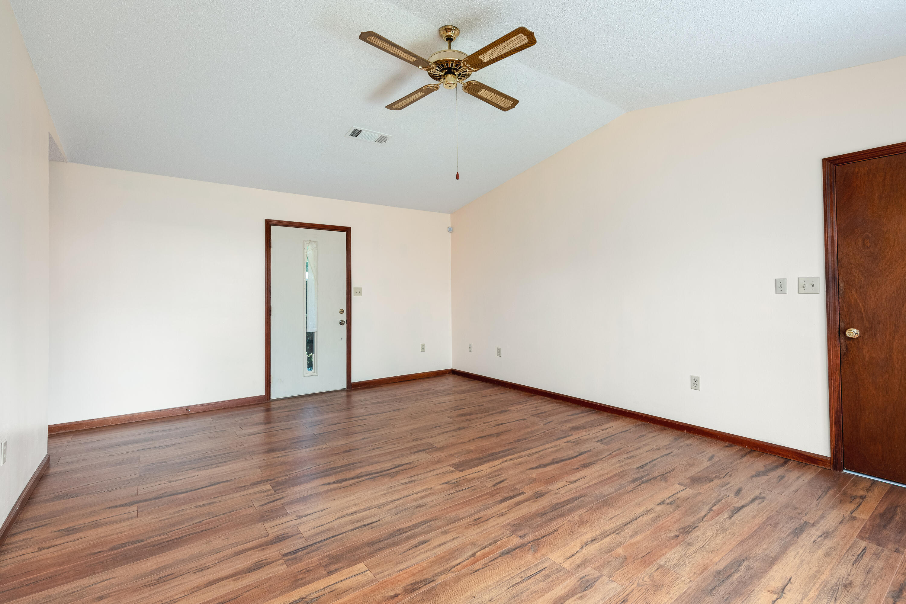 PINE MEADOWS #3 PHASE II LOT 19 BLK A - Residential