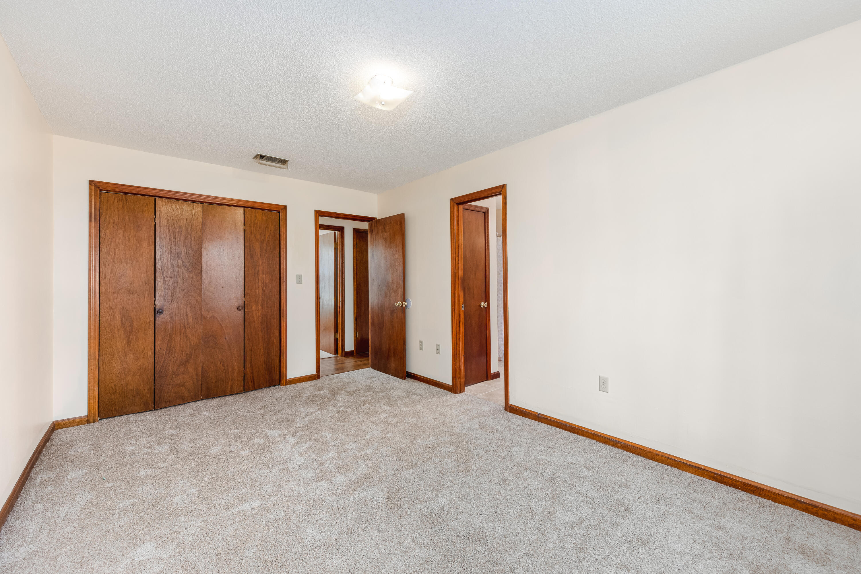 PINE MEADOWS #3 PHASE II LOT 19 BLK A - Residential