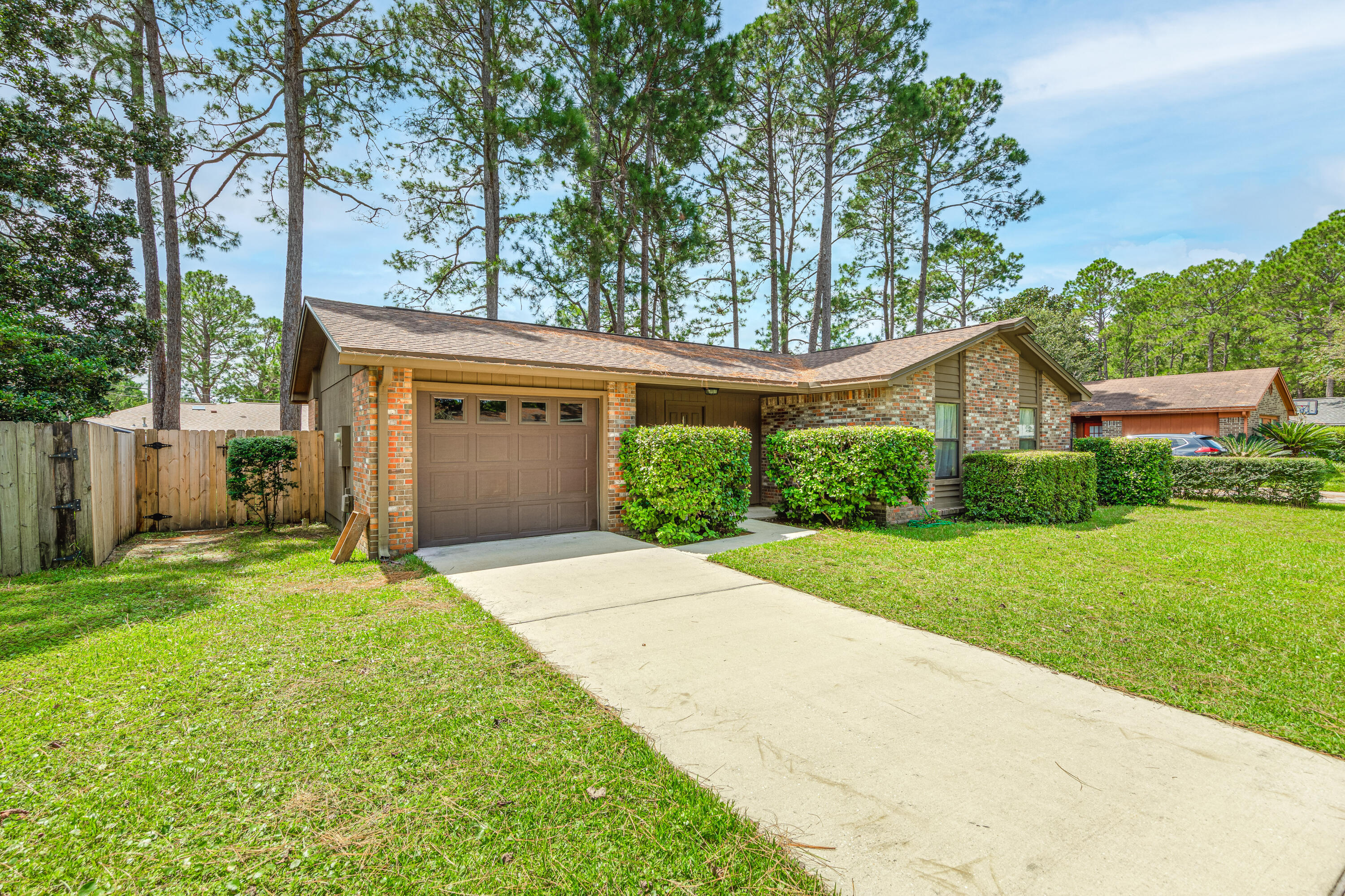 PINE MEADOWS #3 PHASE II LOT 19 BLK A - Residential