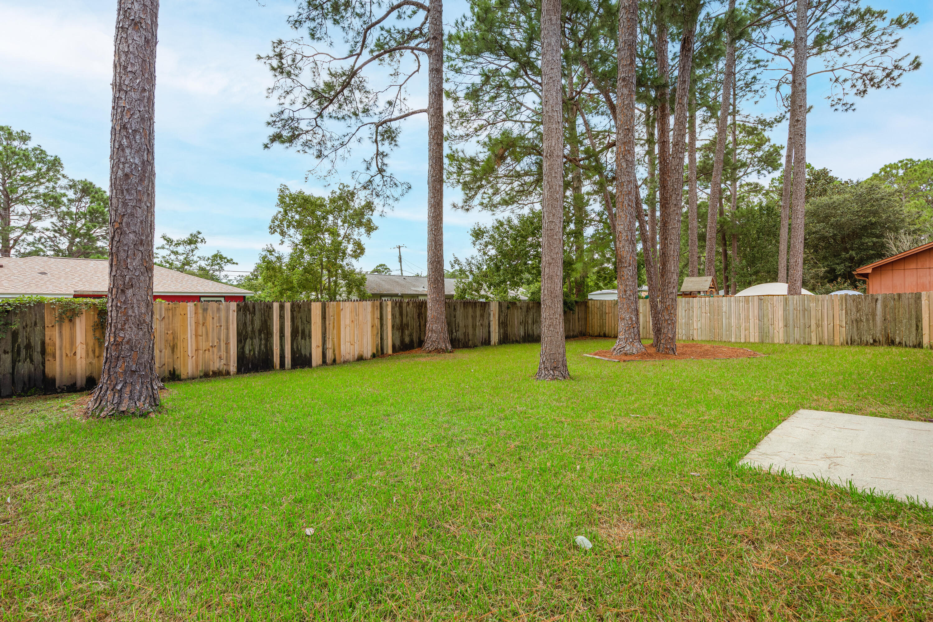 PINE MEADOWS #3 PHASE II LOT 19 BLK A - Residential