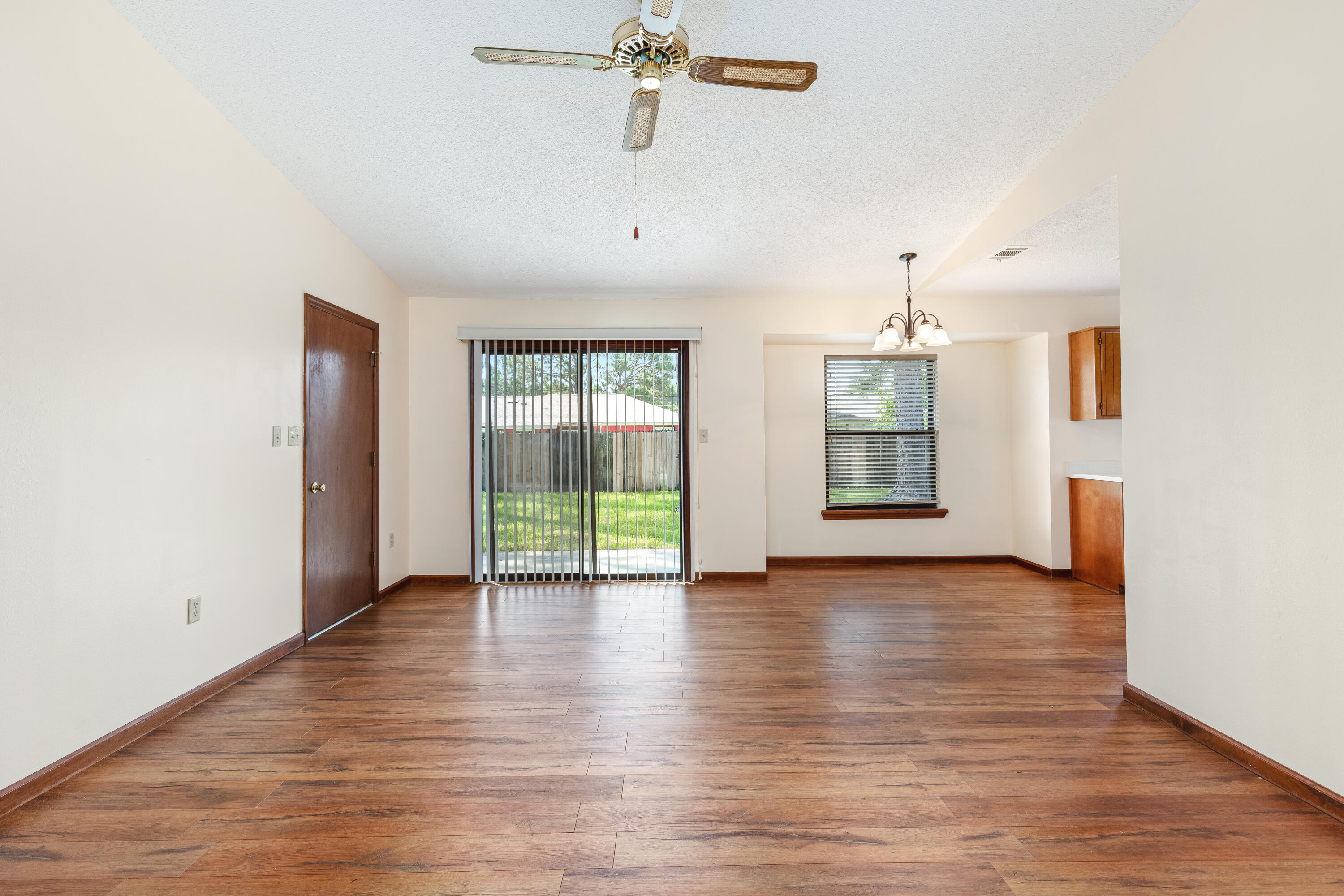 PINE MEADOWS #3 PHASE II LOT 19 BLK A - Residential