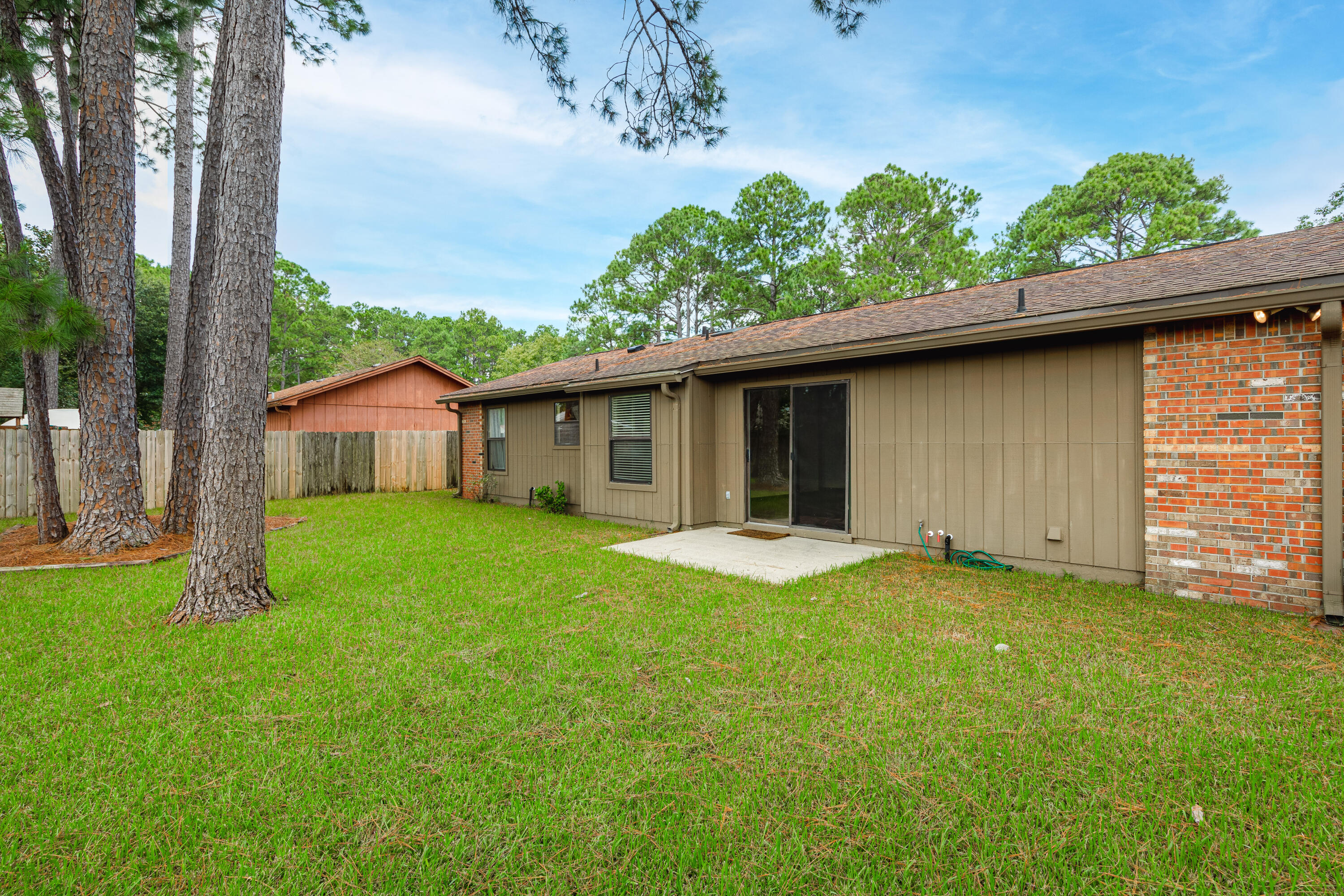 PINE MEADOWS #3 PHASE II LOT 19 BLK A - Residential