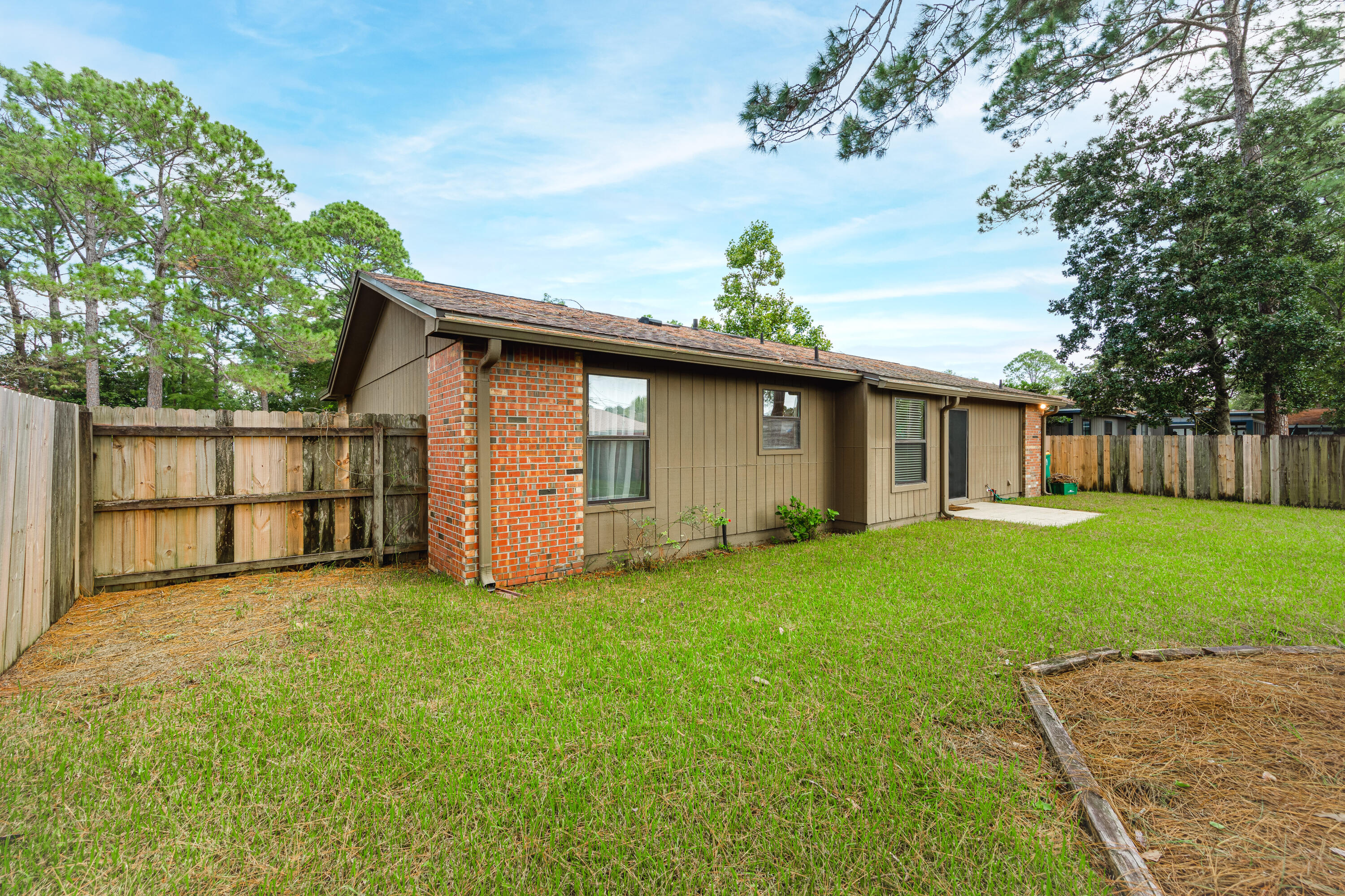 PINE MEADOWS #3 PHASE II LOT 19 BLK A - Residential