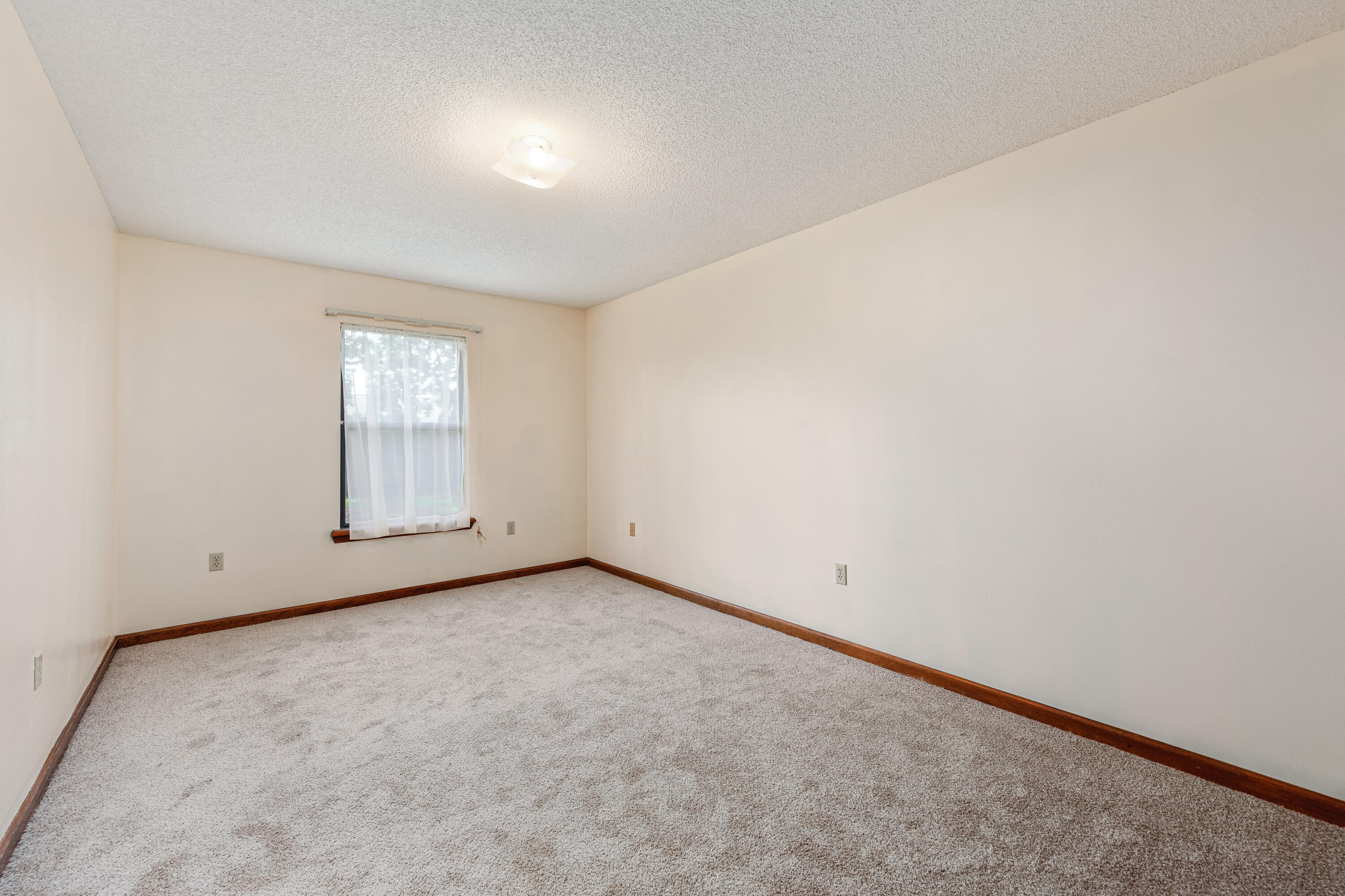 PINE MEADOWS #3 PHASE II LOT 19 BLK A - Residential