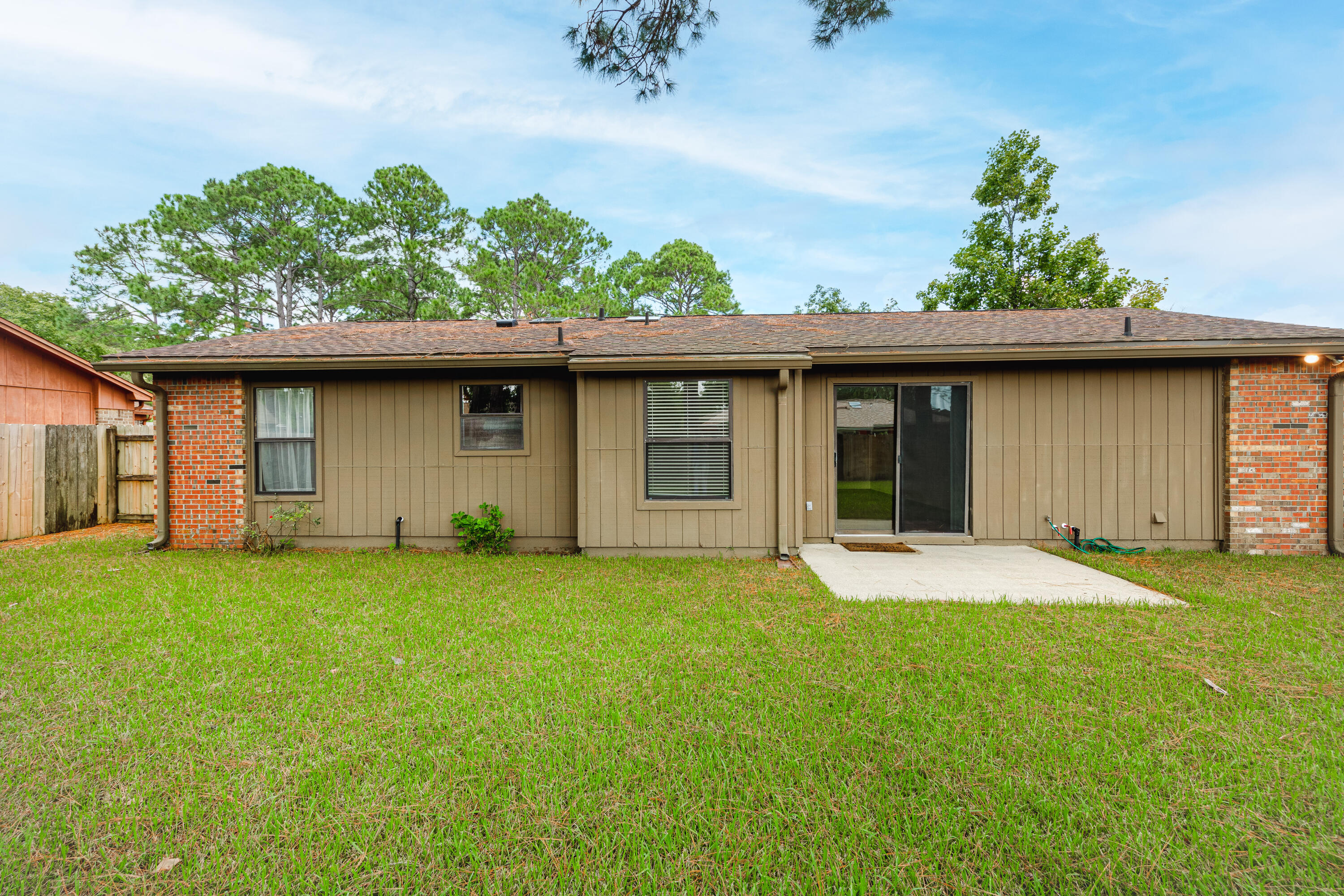 PINE MEADOWS #3 PHASE II LOT 19 BLK A - Residential