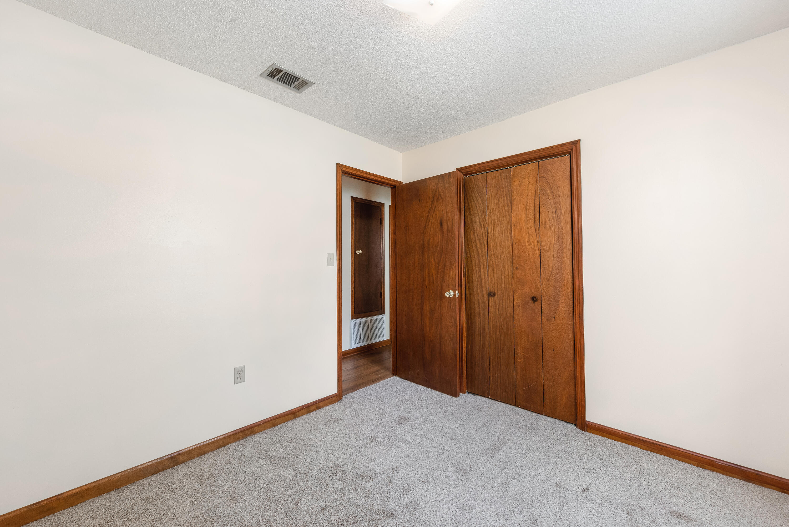 PINE MEADOWS #3 PHASE II LOT 19 BLK A - Residential