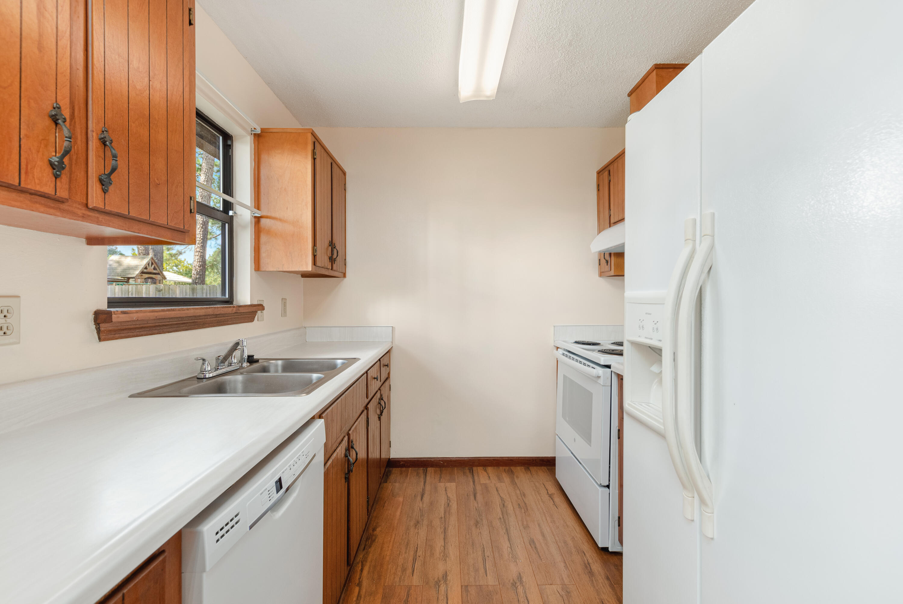 PINE MEADOWS #3 PHASE II LOT 19 BLK A - Residential