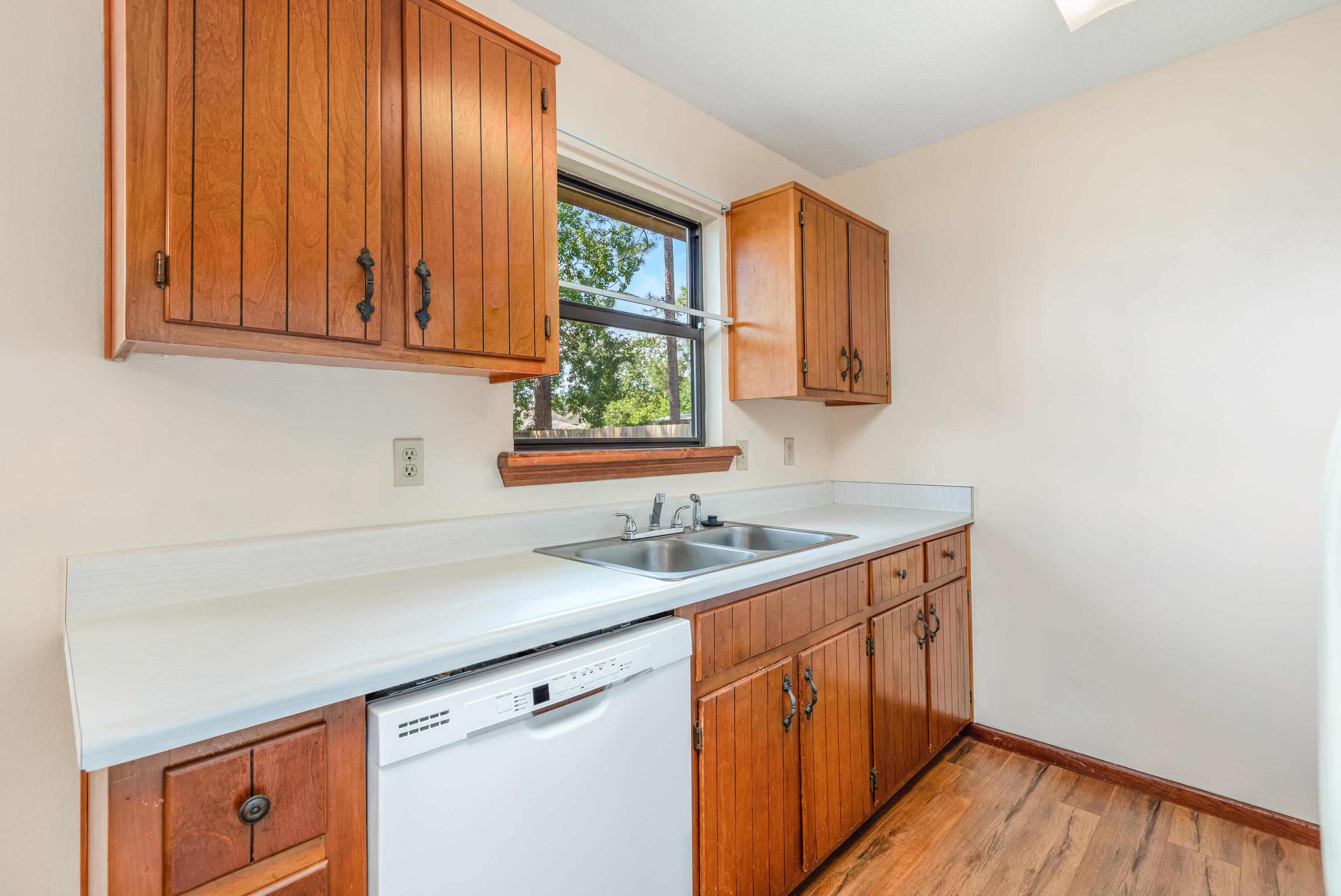 PINE MEADOWS #3 PHASE II LOT 19 BLK A - Residential