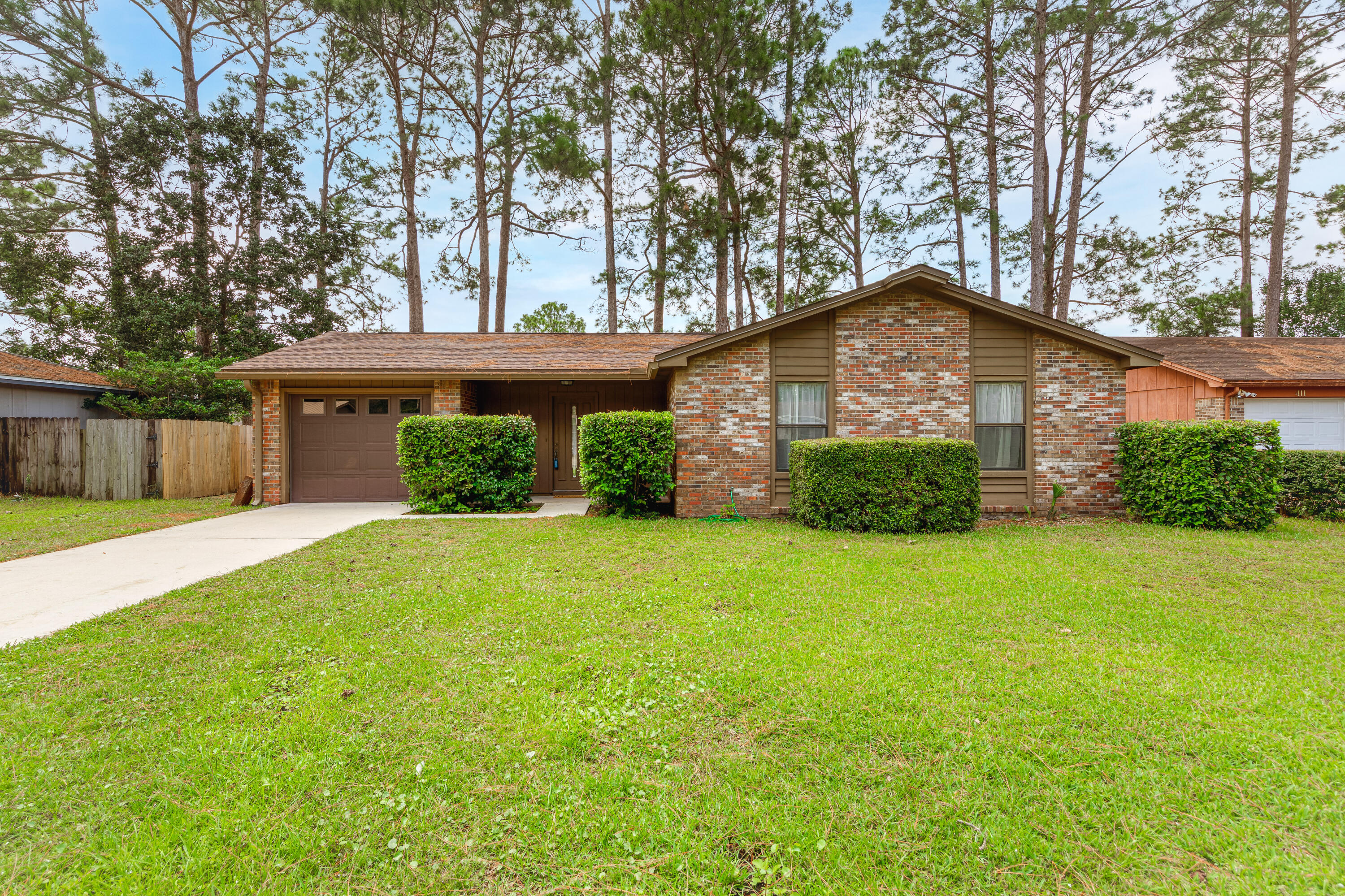 PINE MEADOWS #3 PHASE II LOT 19 BLK A - Residential