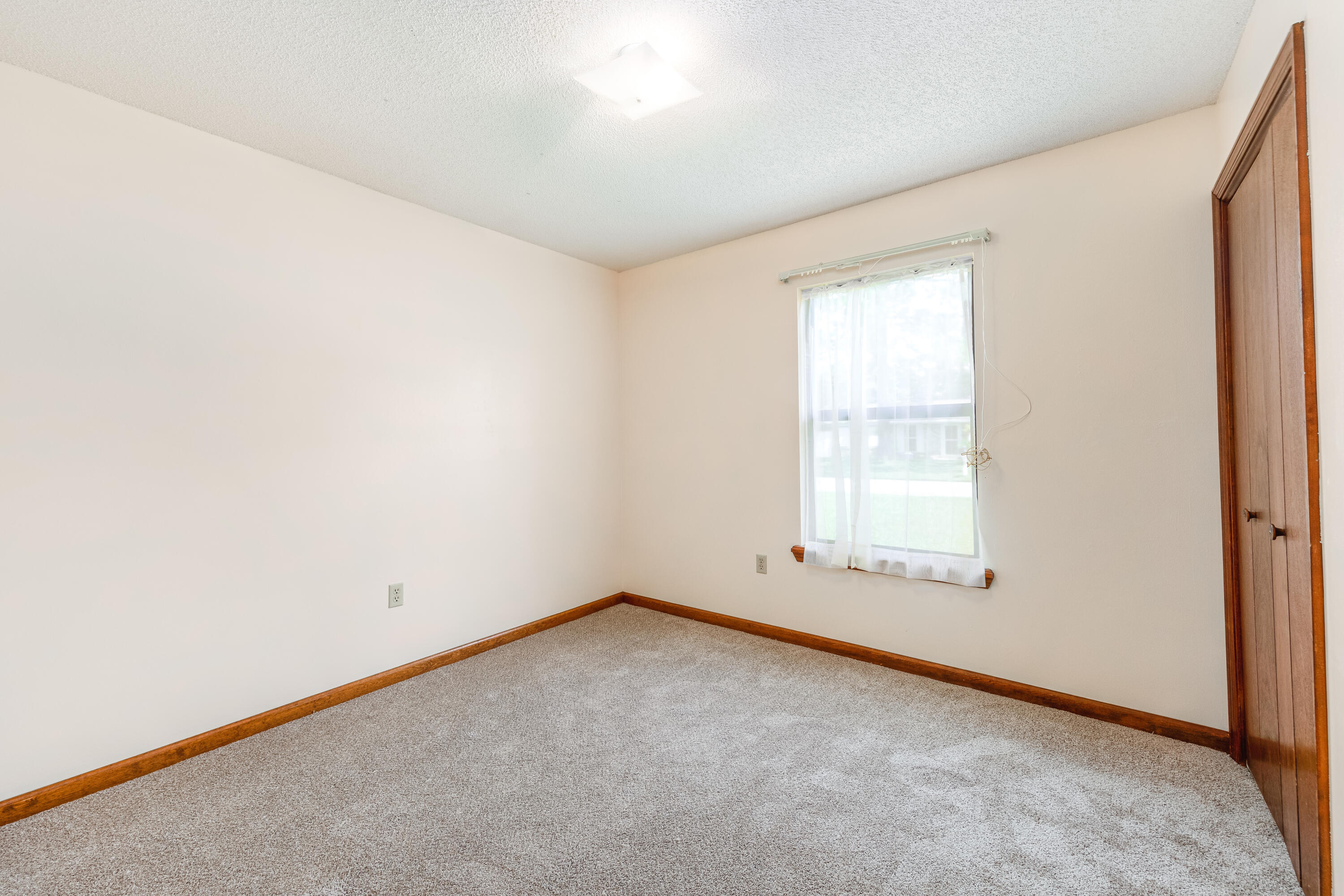 PINE MEADOWS #3 PHASE II LOT 19 BLK A - Residential