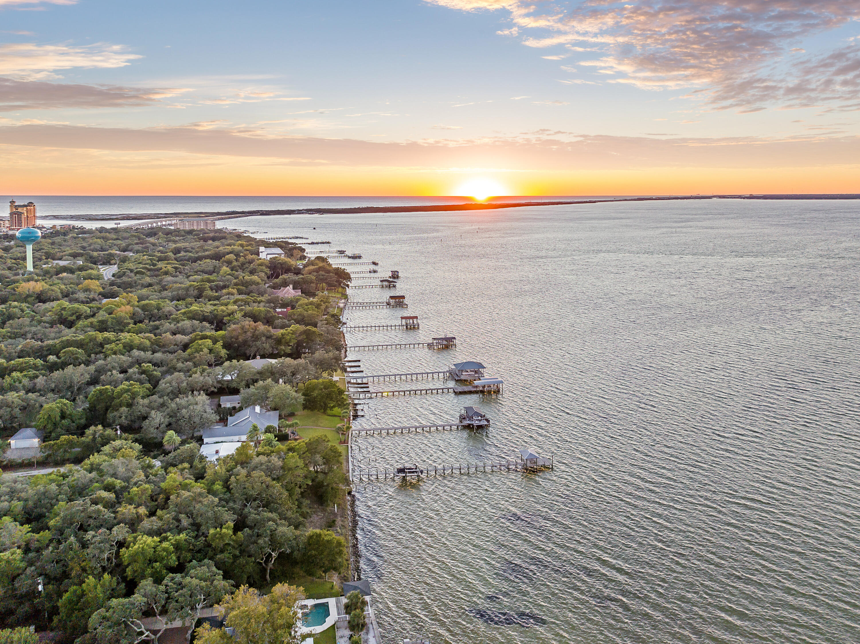 DESTIN MORENO POINT - Residential